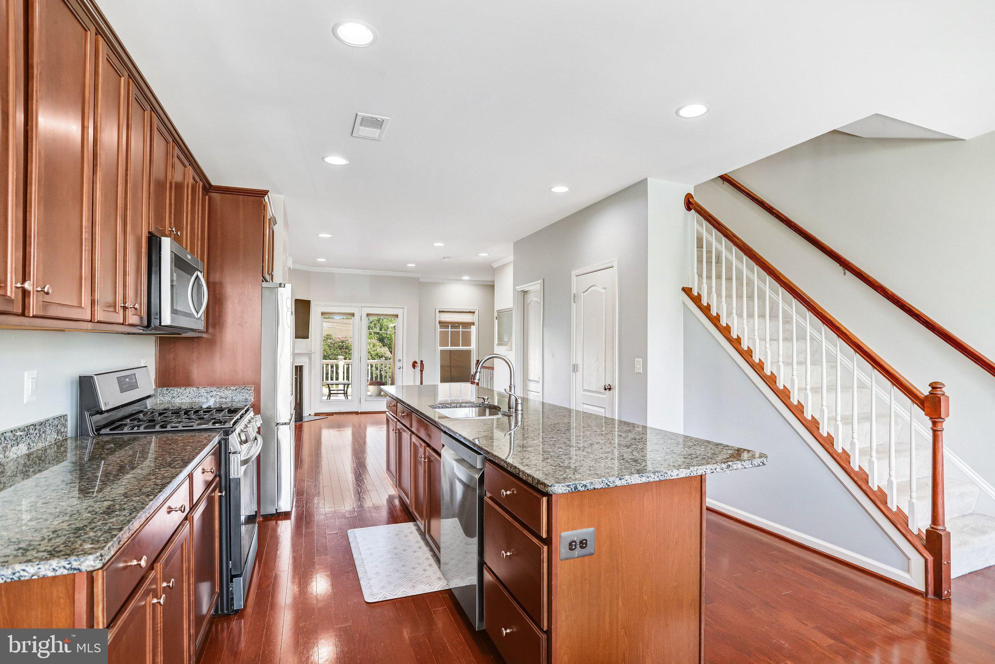 BROADLANDS STATION - Residential
