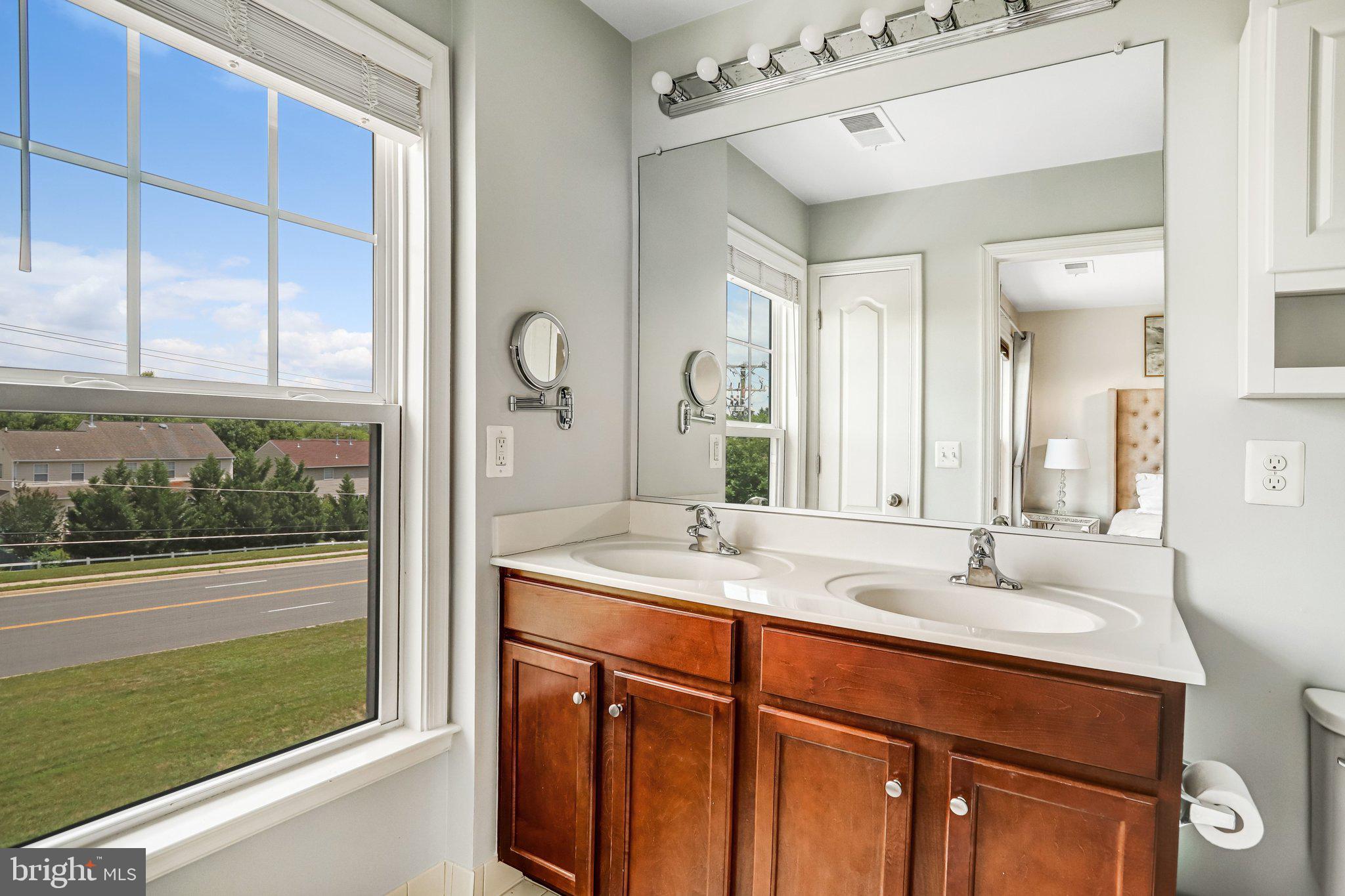 BROADLANDS STATION - Residential