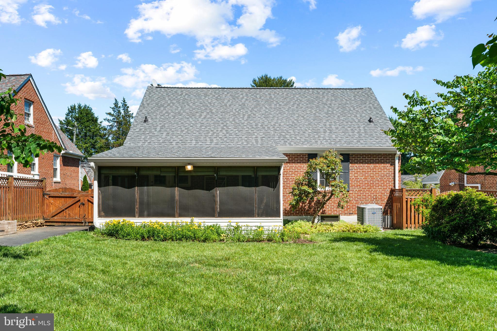 COLONIAL GARDENS - Residential