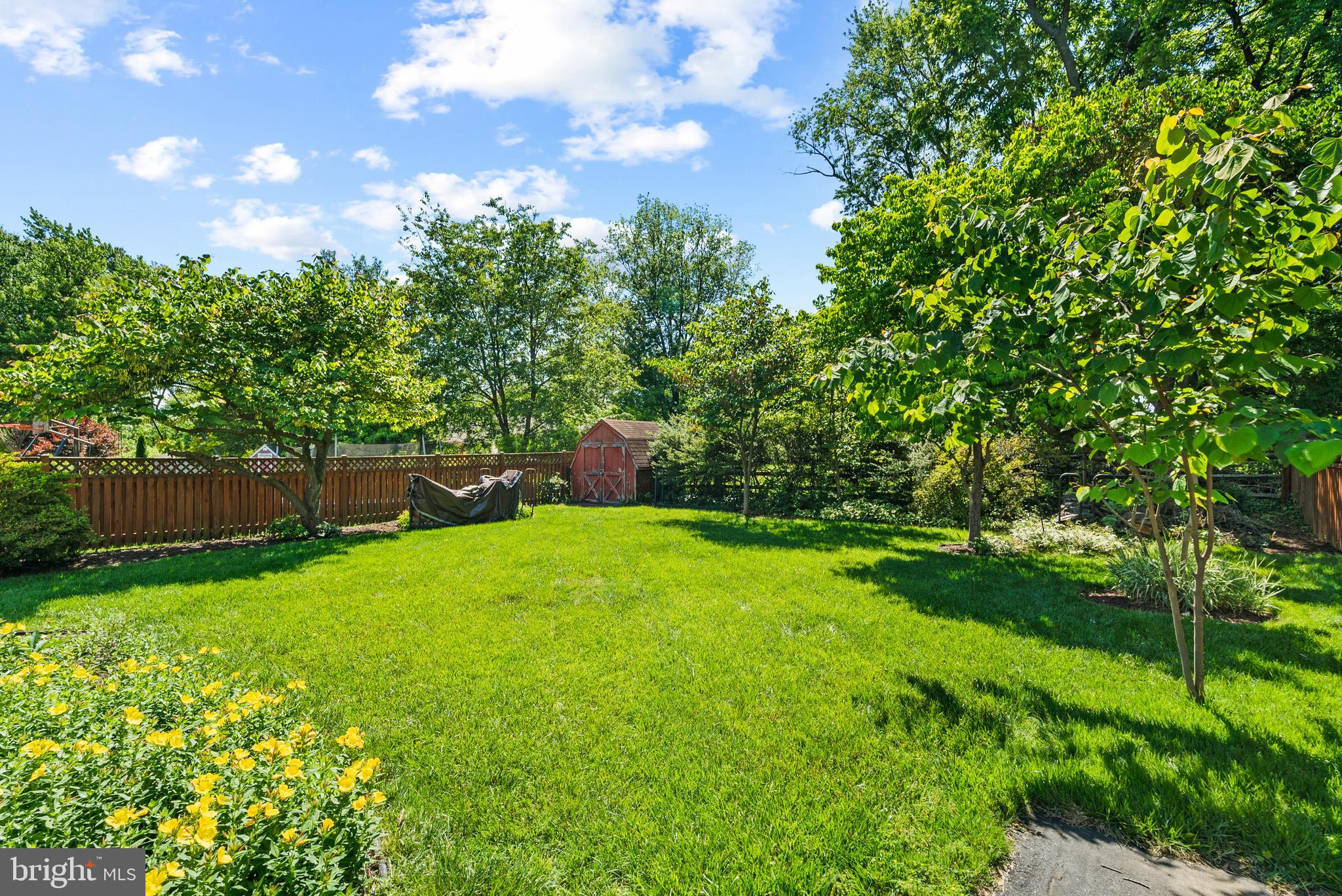COLONIAL GARDENS - Residential