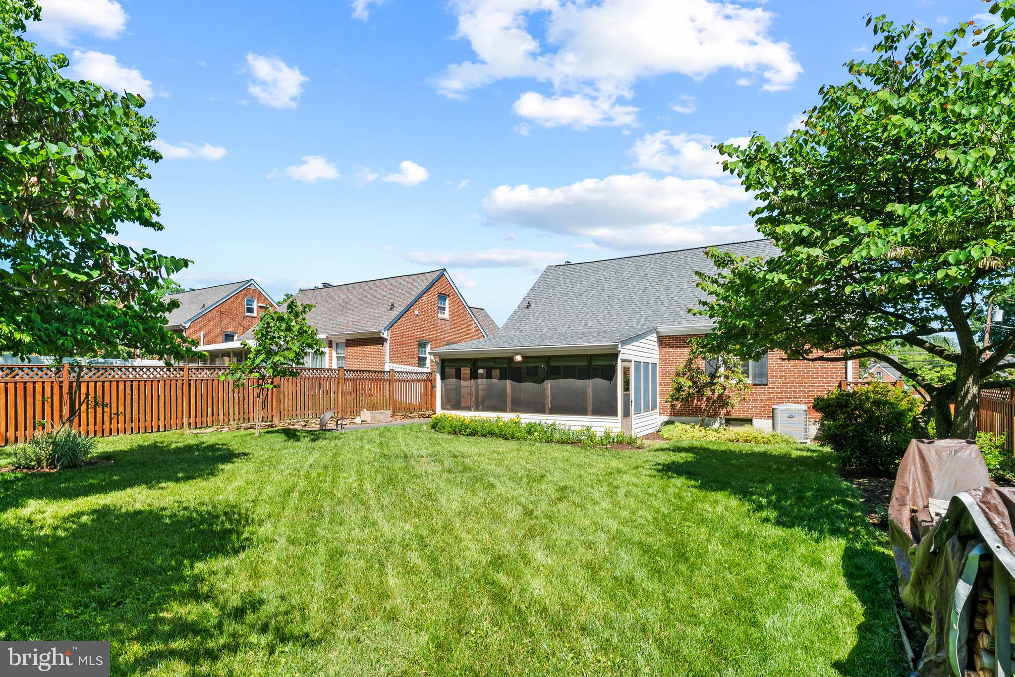 COLONIAL GARDENS - Residential