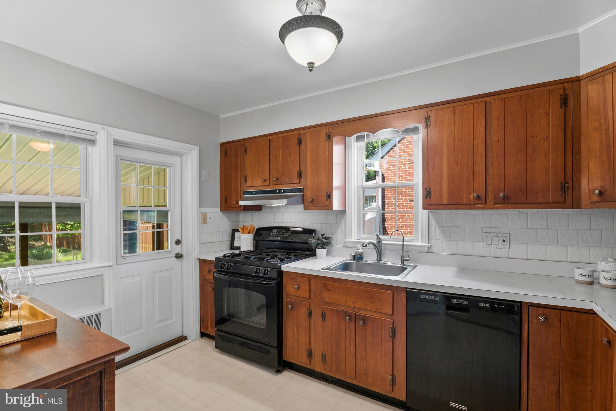 COLONIAL GARDENS - Residential