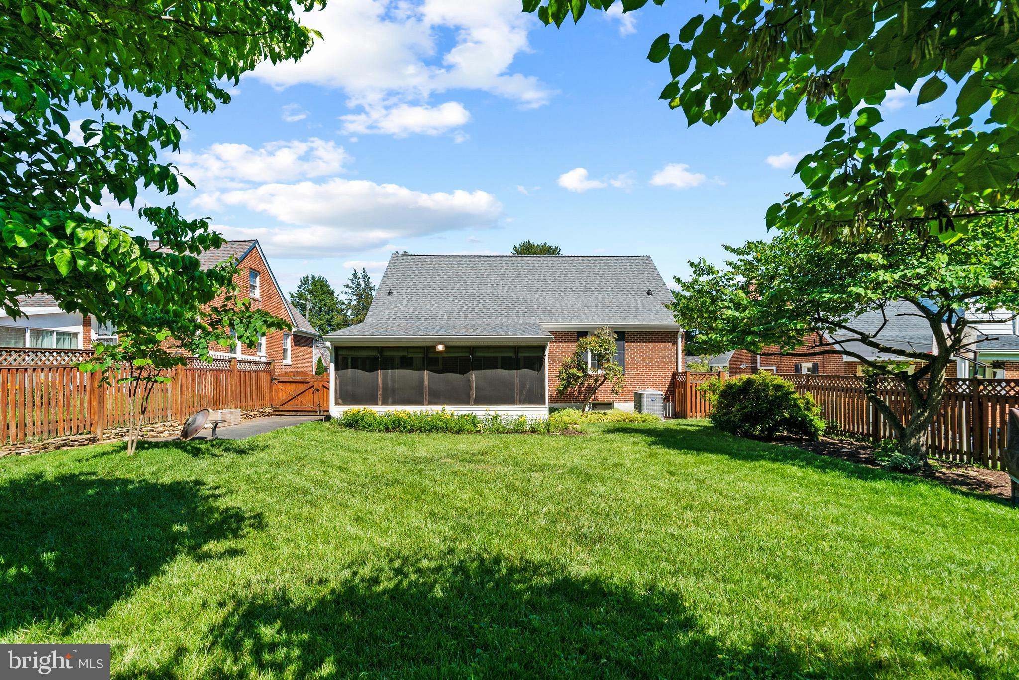 COLONIAL GARDENS - Residential