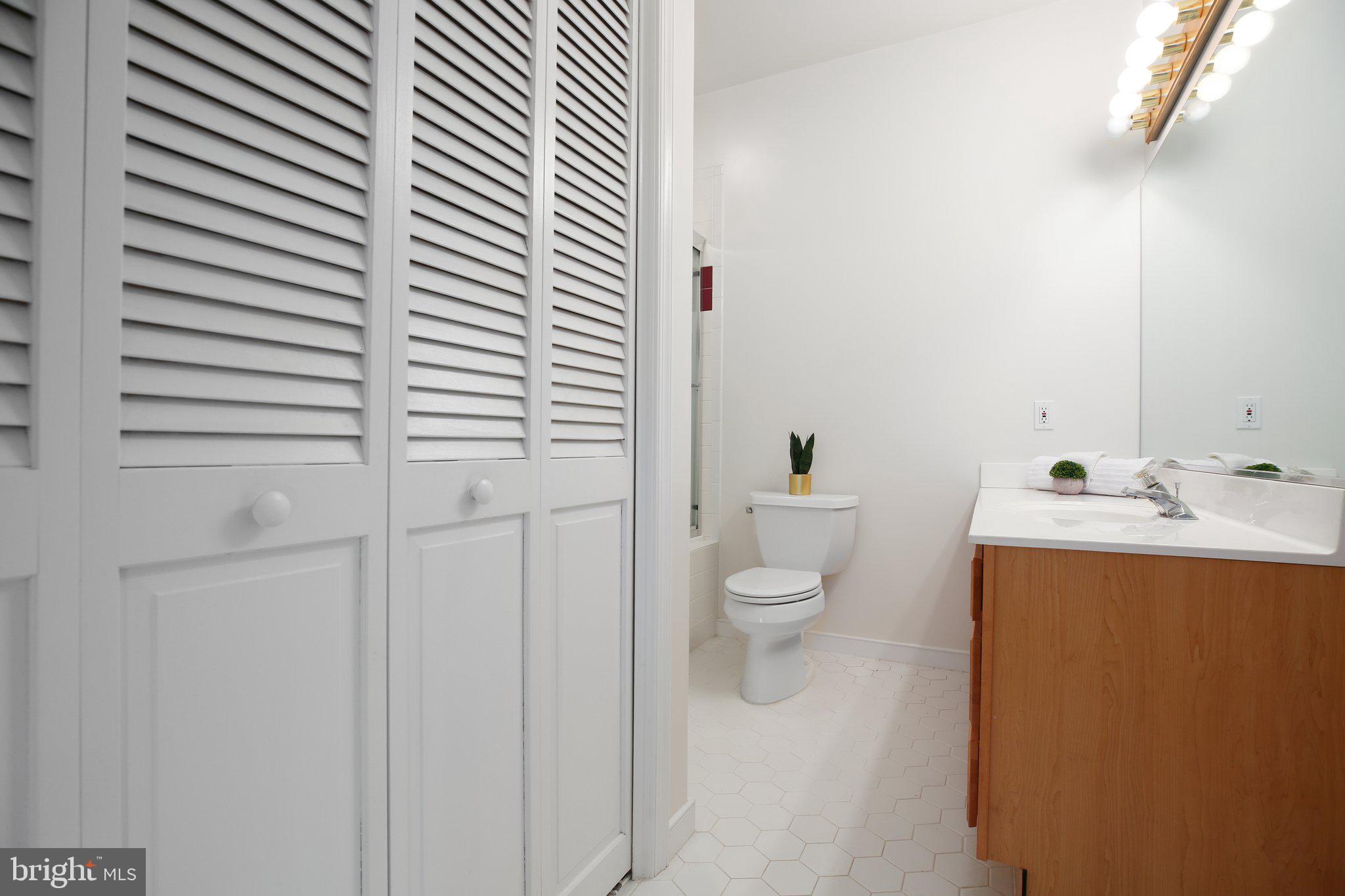 HUNTINGTON HILLS - Residential