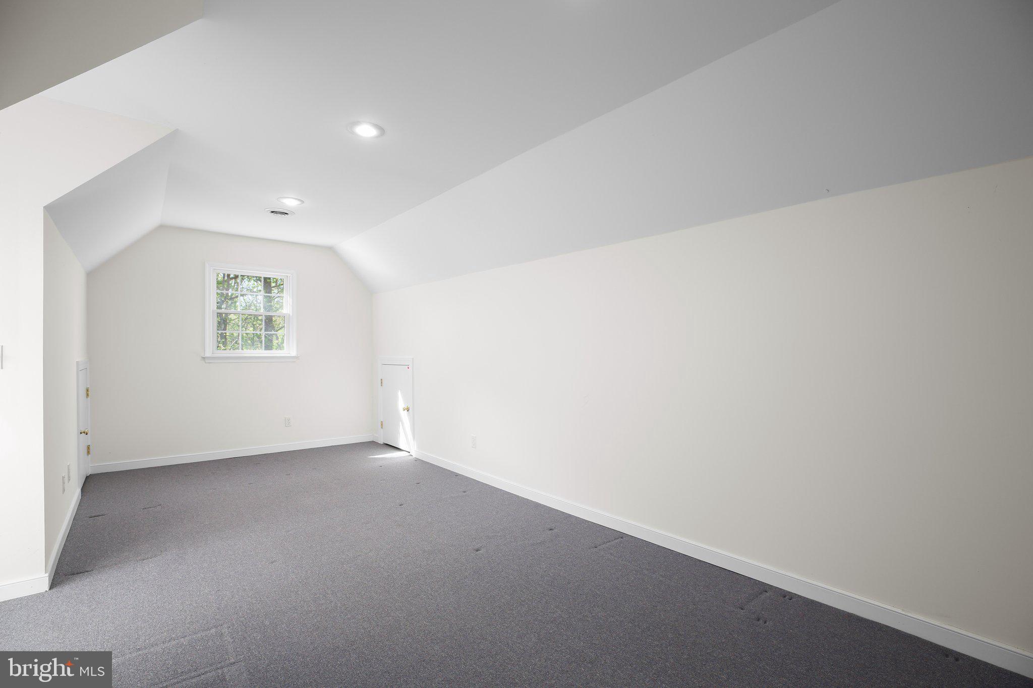 HUNTINGTON HILLS - Residential