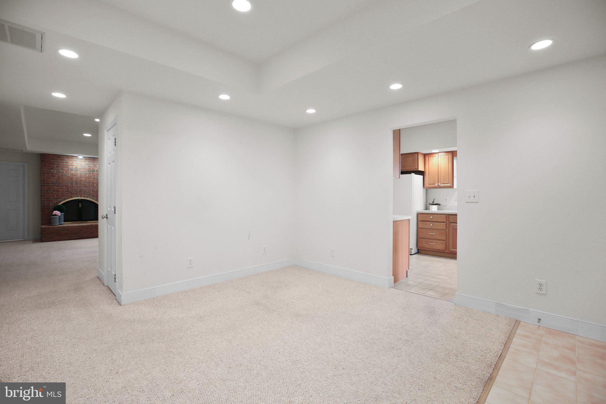 HUNTINGTON HILLS - Residential
