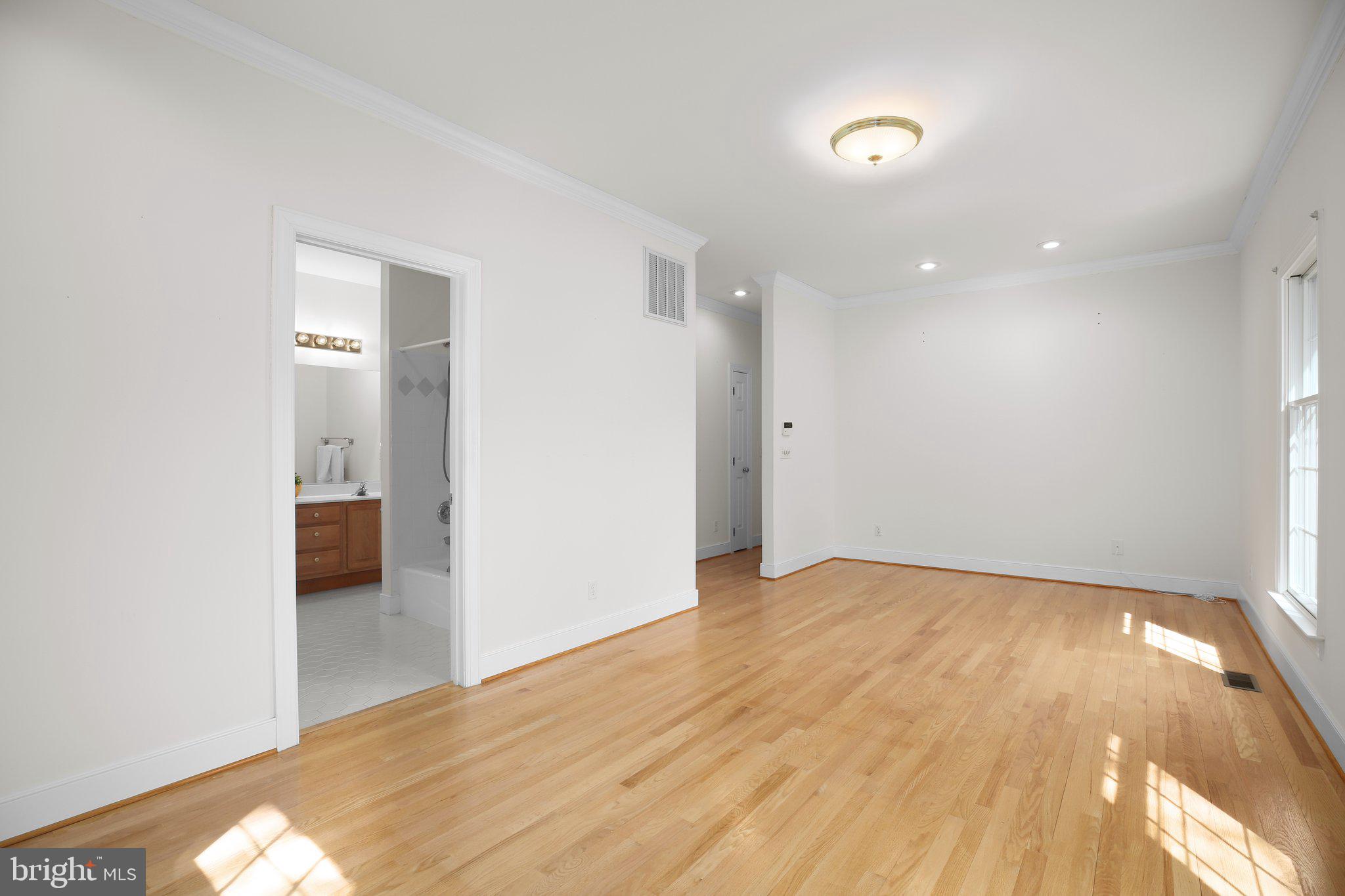 HUNTINGTON HILLS - Residential