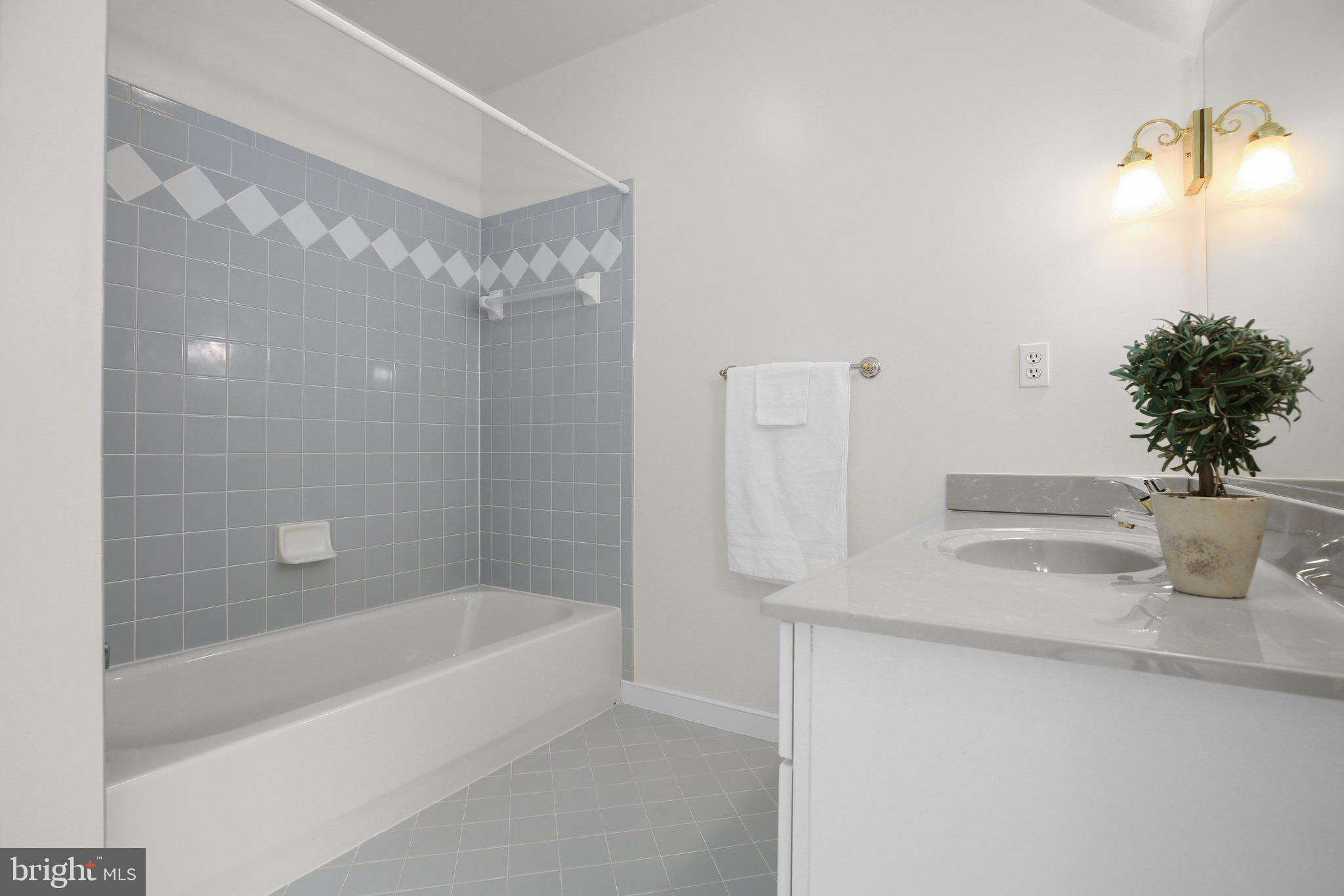 HUNTINGTON HILLS - Residential