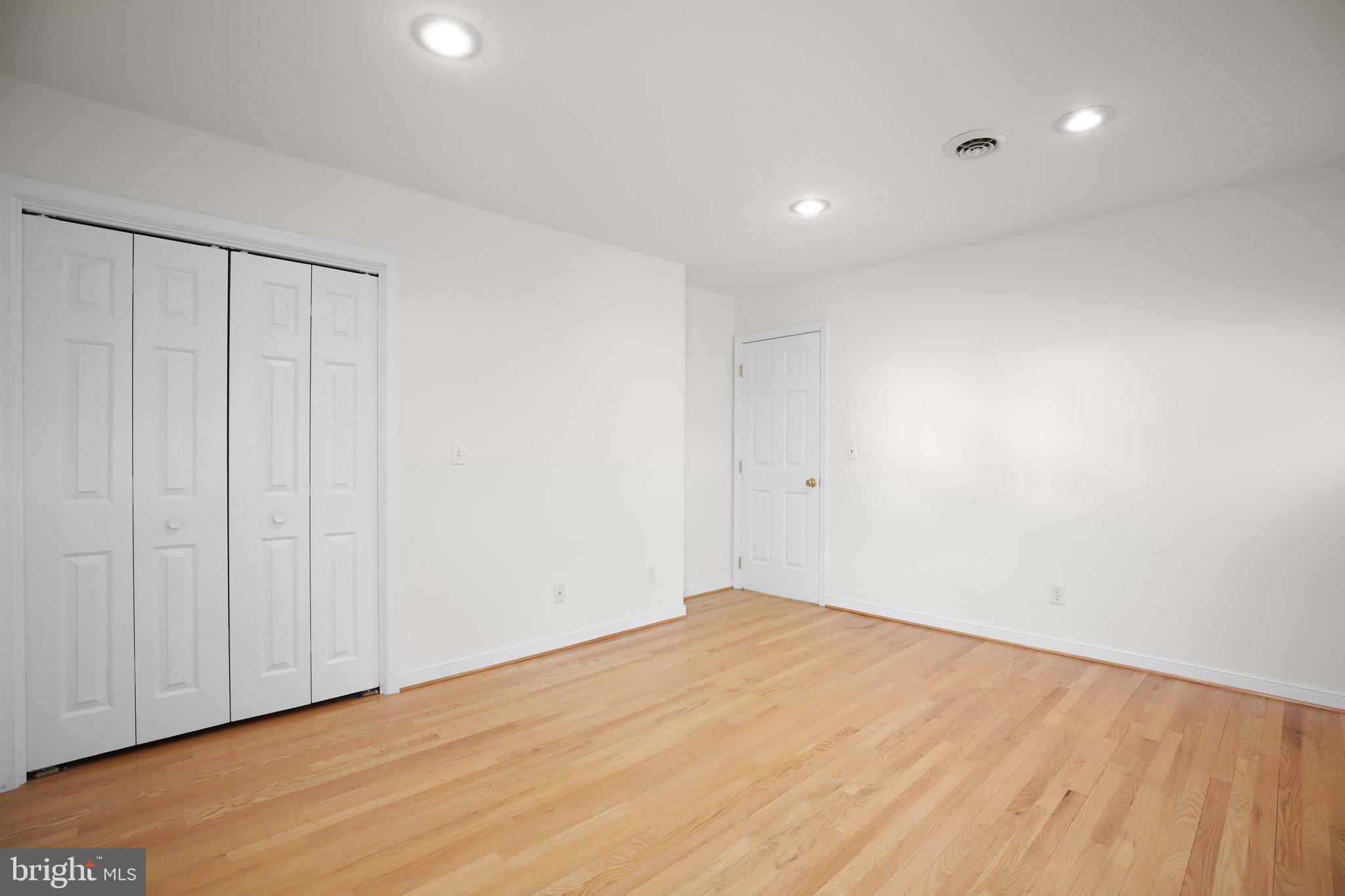 HUNTINGTON HILLS - Residential