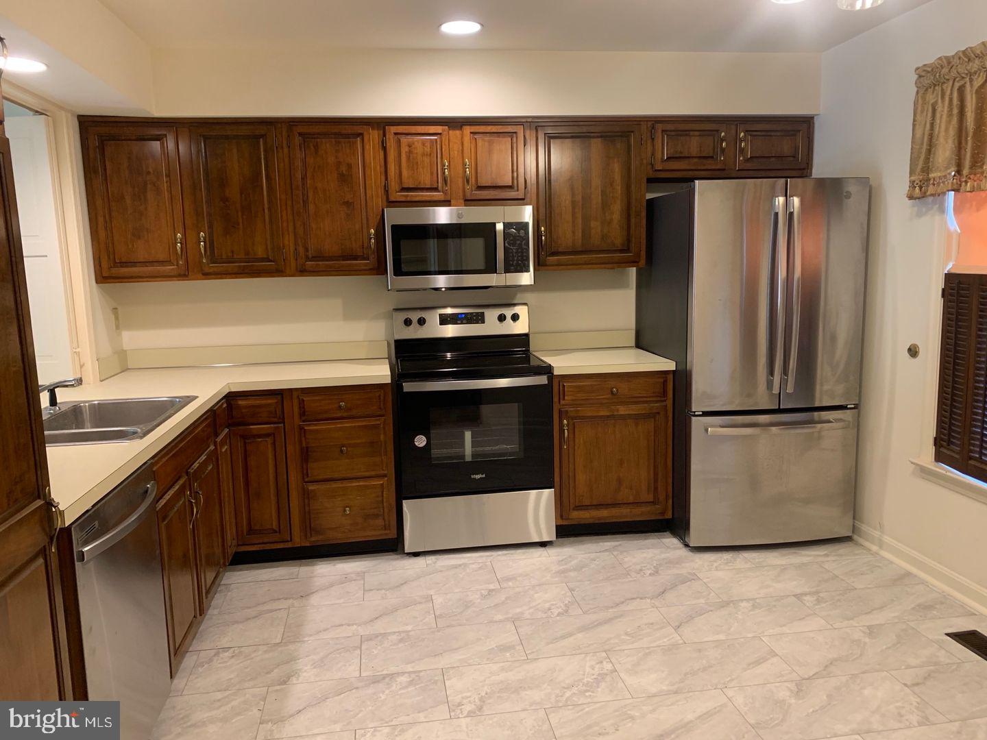 OAKMONT - Residential Lease