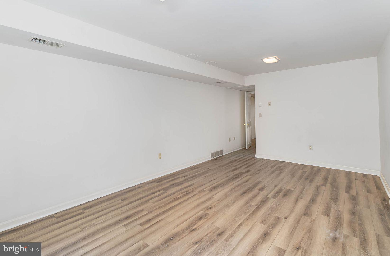OAKMONT - Residential Lease