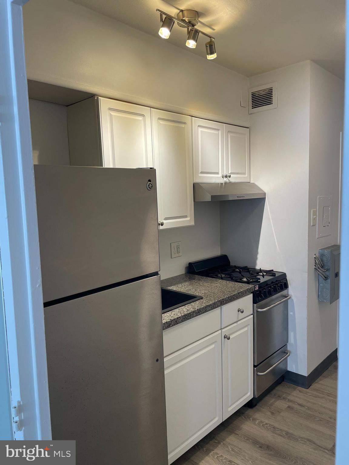 ELKINS PARK HOUSE - Residential