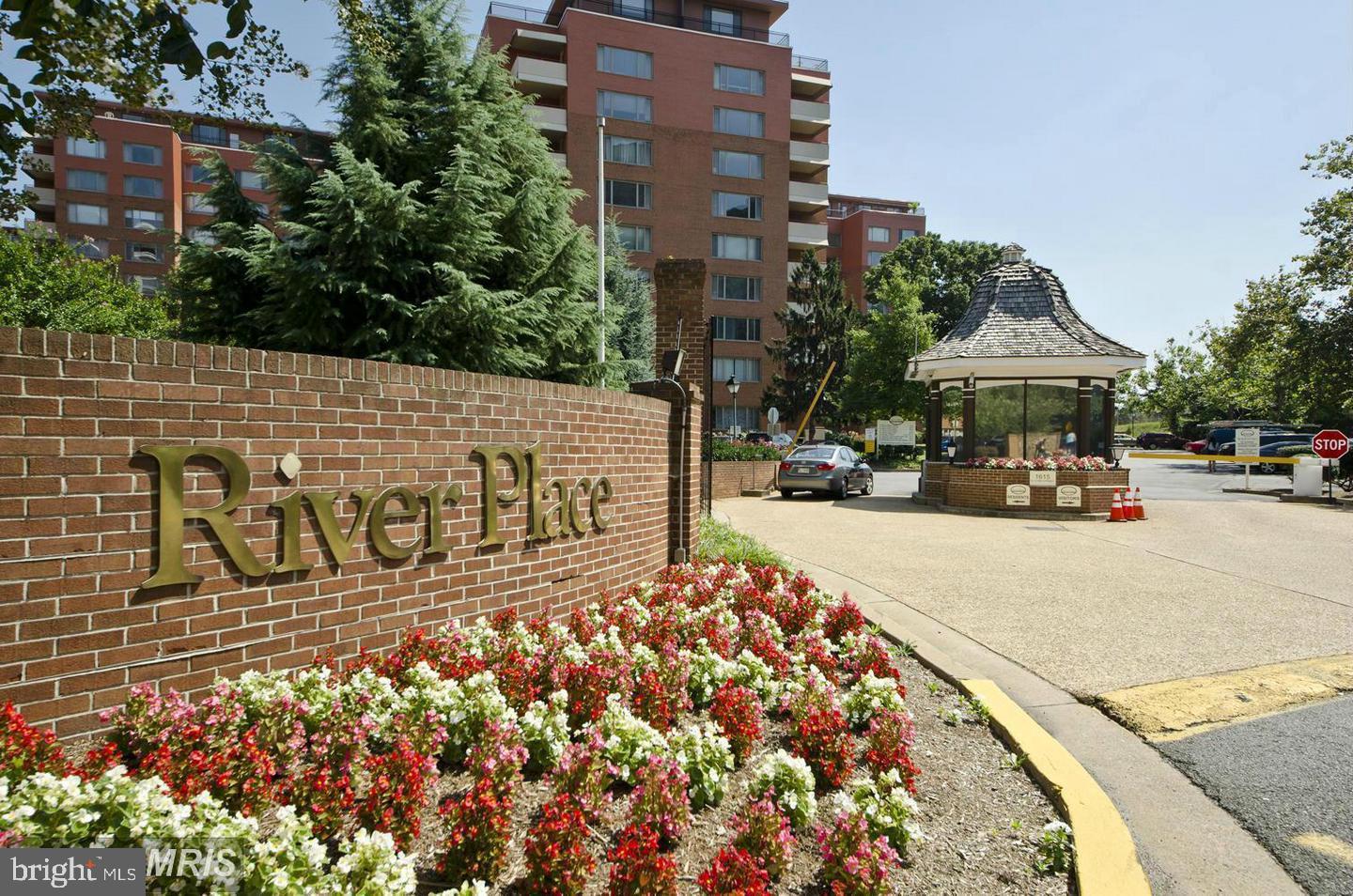 RIVER PLACE - Residential