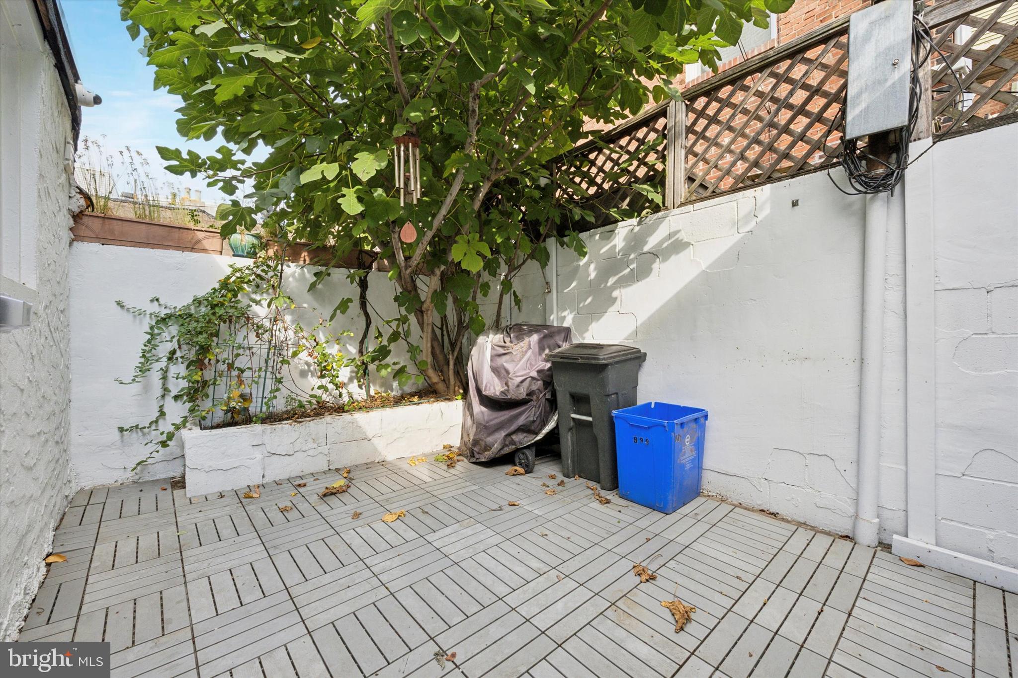 ITALIAN MARKET - Residential