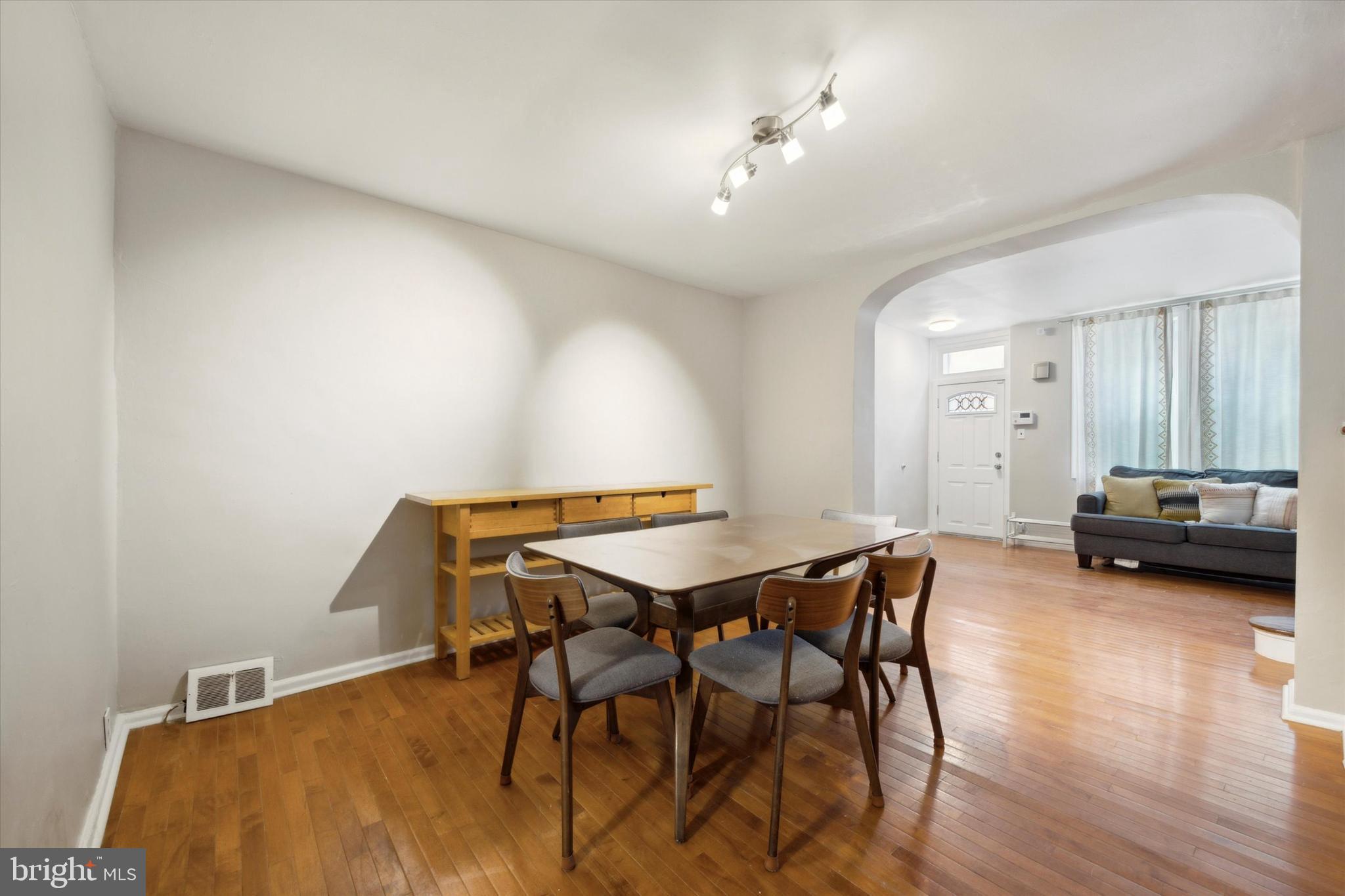 ITALIAN MARKET - Residential