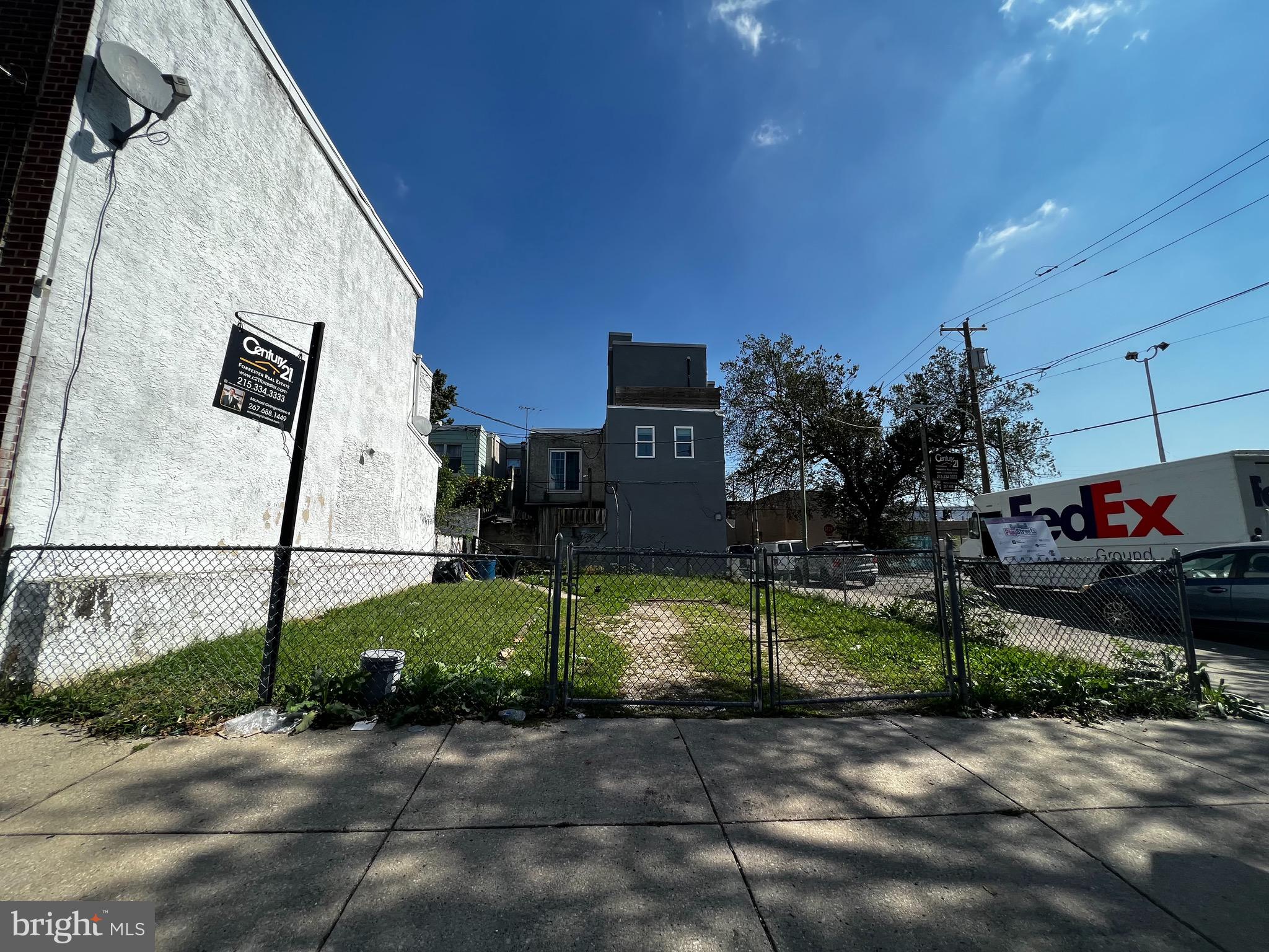 GRAYS FERRY - Land