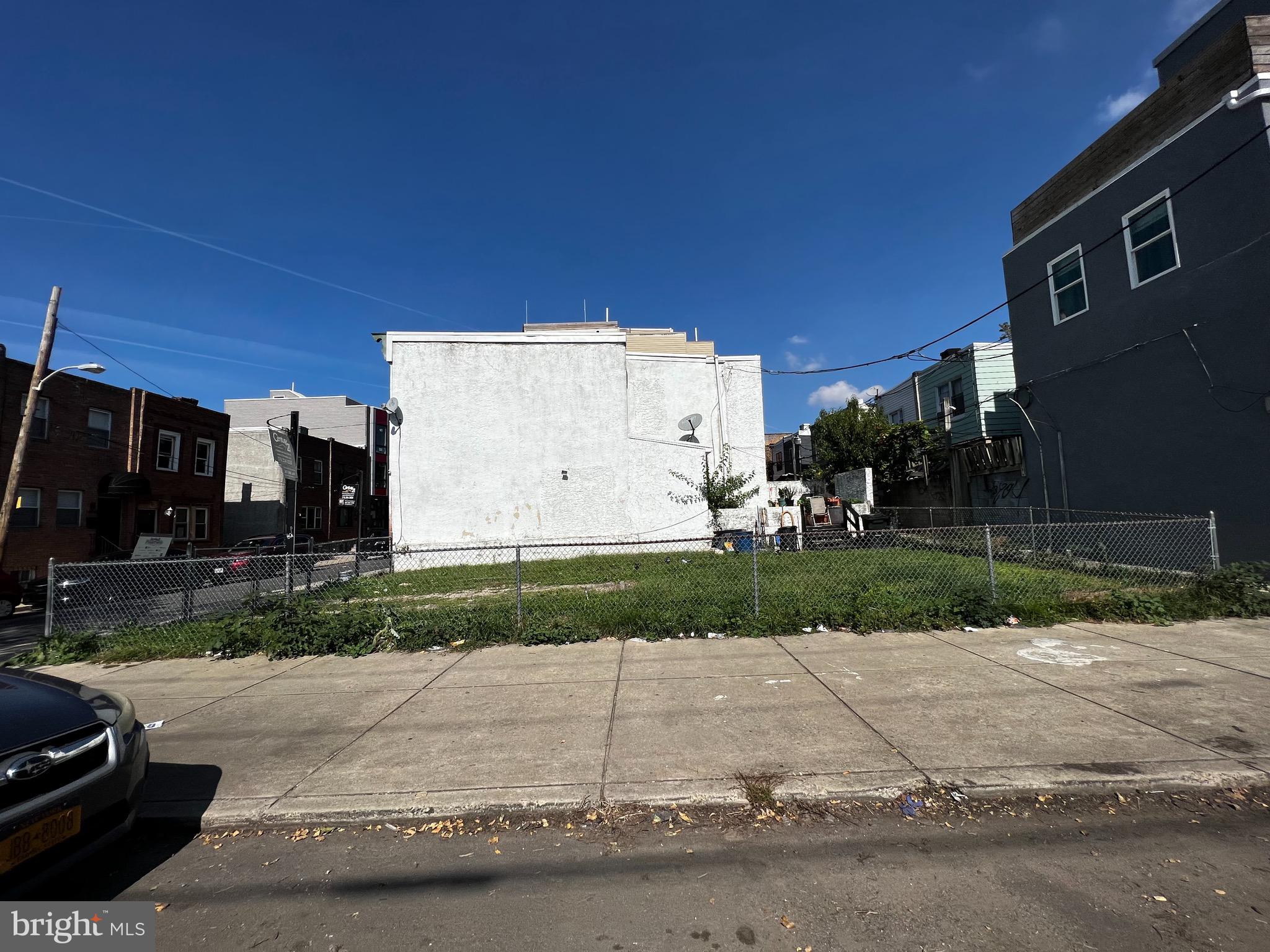 GRAYS FERRY - Land