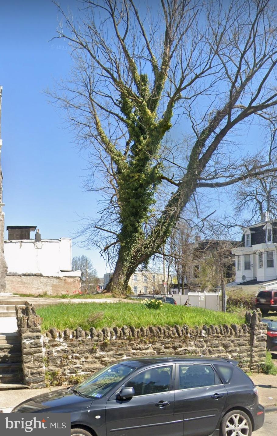 Vacant RSA# residential building lot for sale cash as is. 10% deposit and proof of funds required. Buyer responsible for city resale certificate. Seller requests that buyer use Seller's title comapny for title insurance and settlement. Drive by to show.