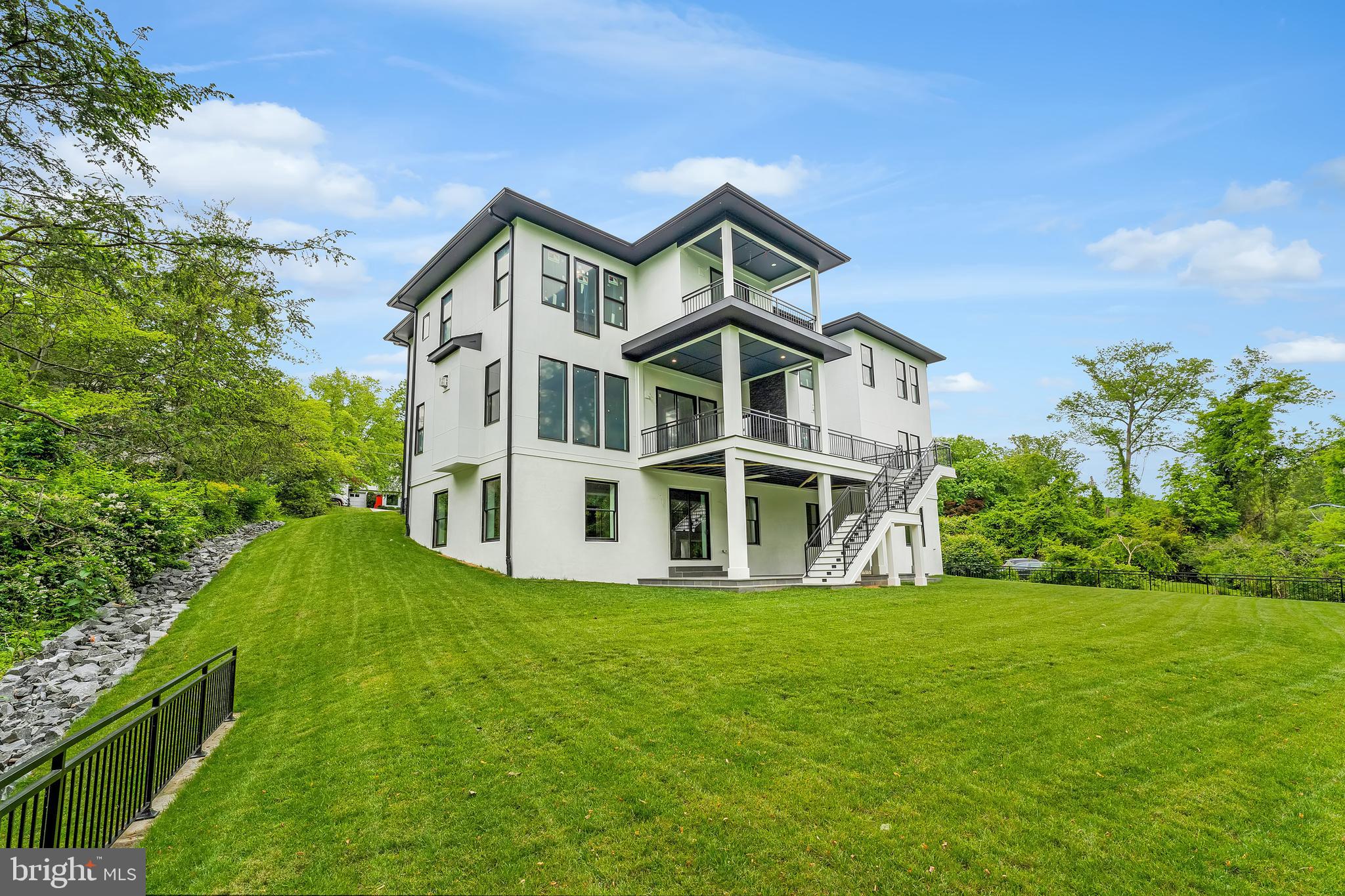 SALONA VILLAGE - Residential
