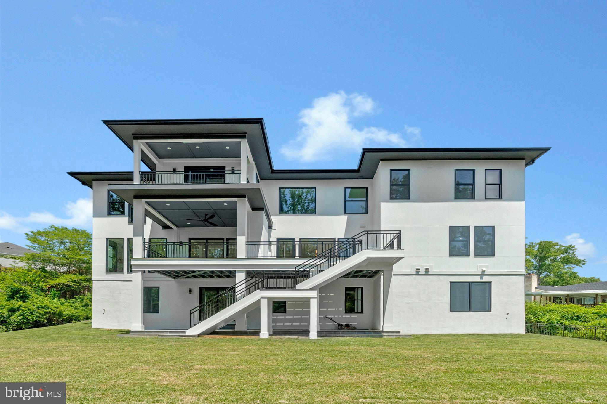 SALONA VILLAGE - Residential