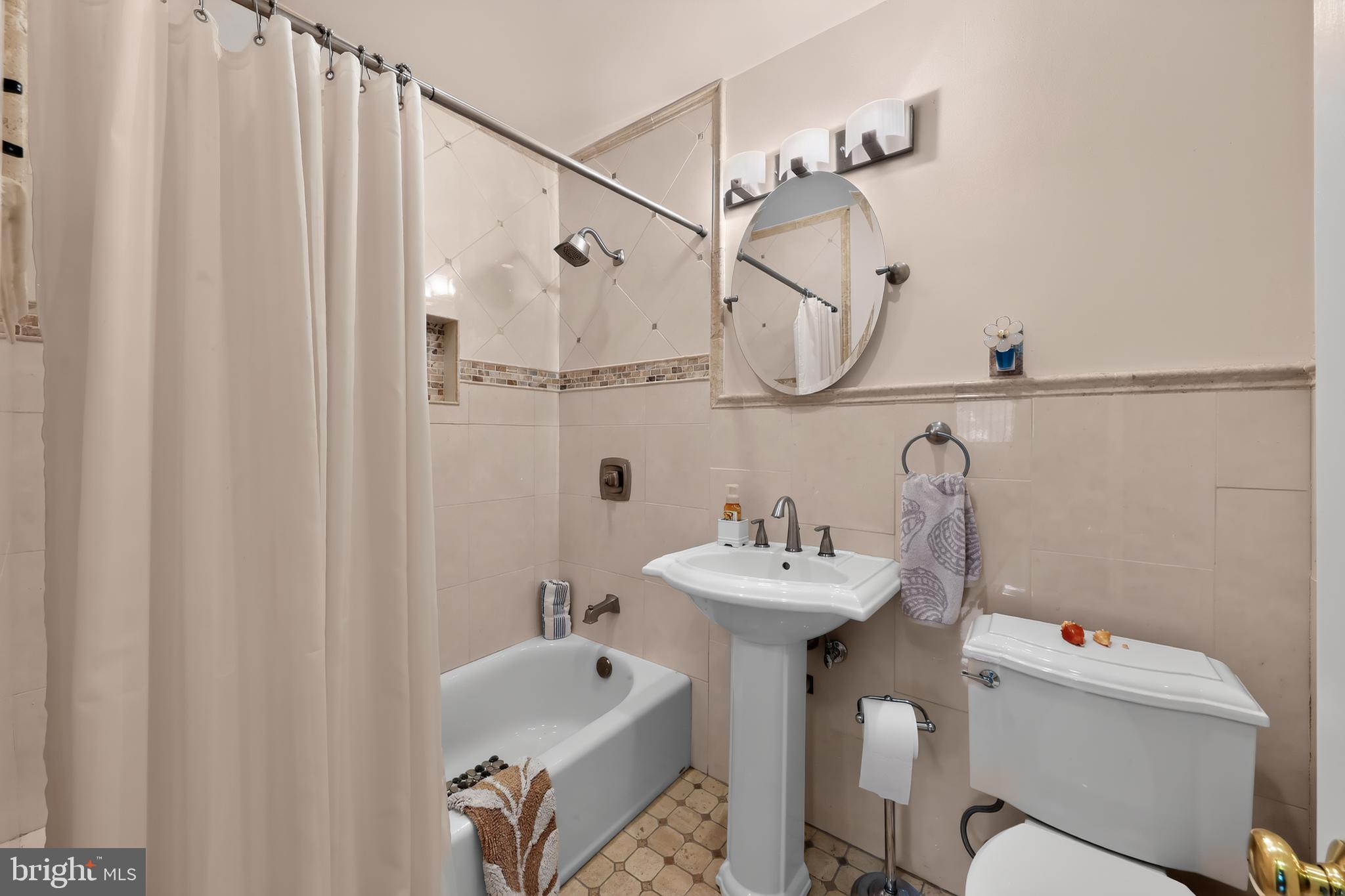 GRAYLYN CREST - Residential