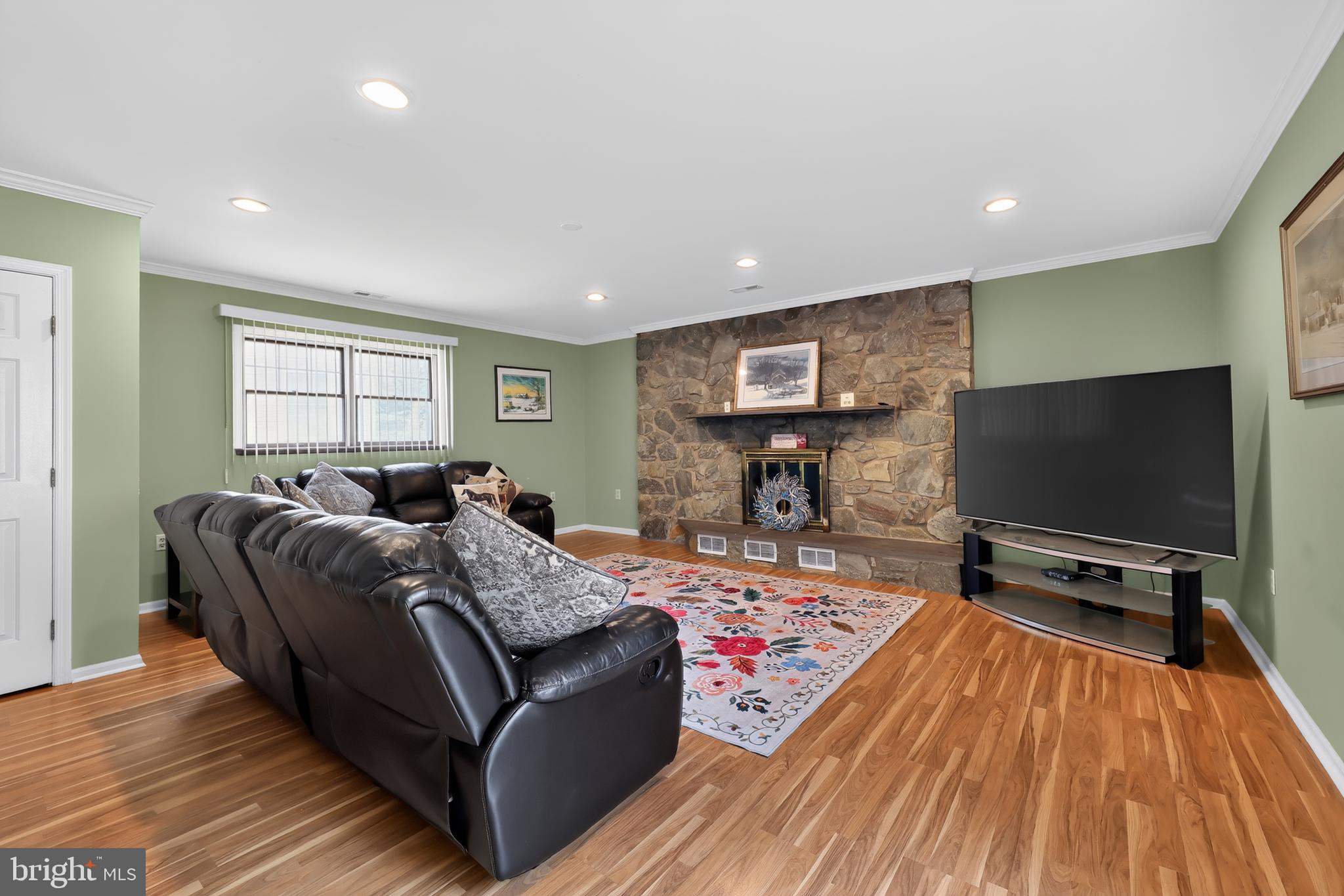 GRAYLYN CREST - Residential