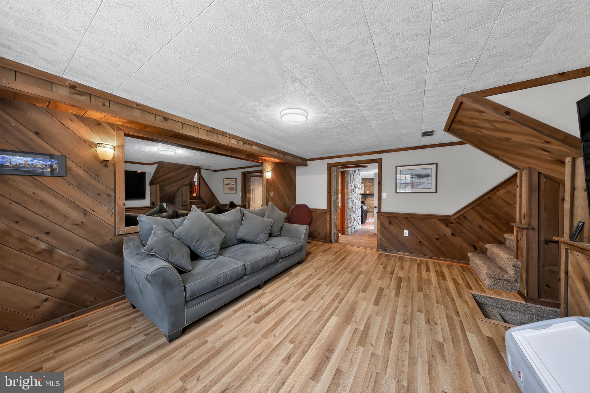 GRAYLYN CREST - Residential