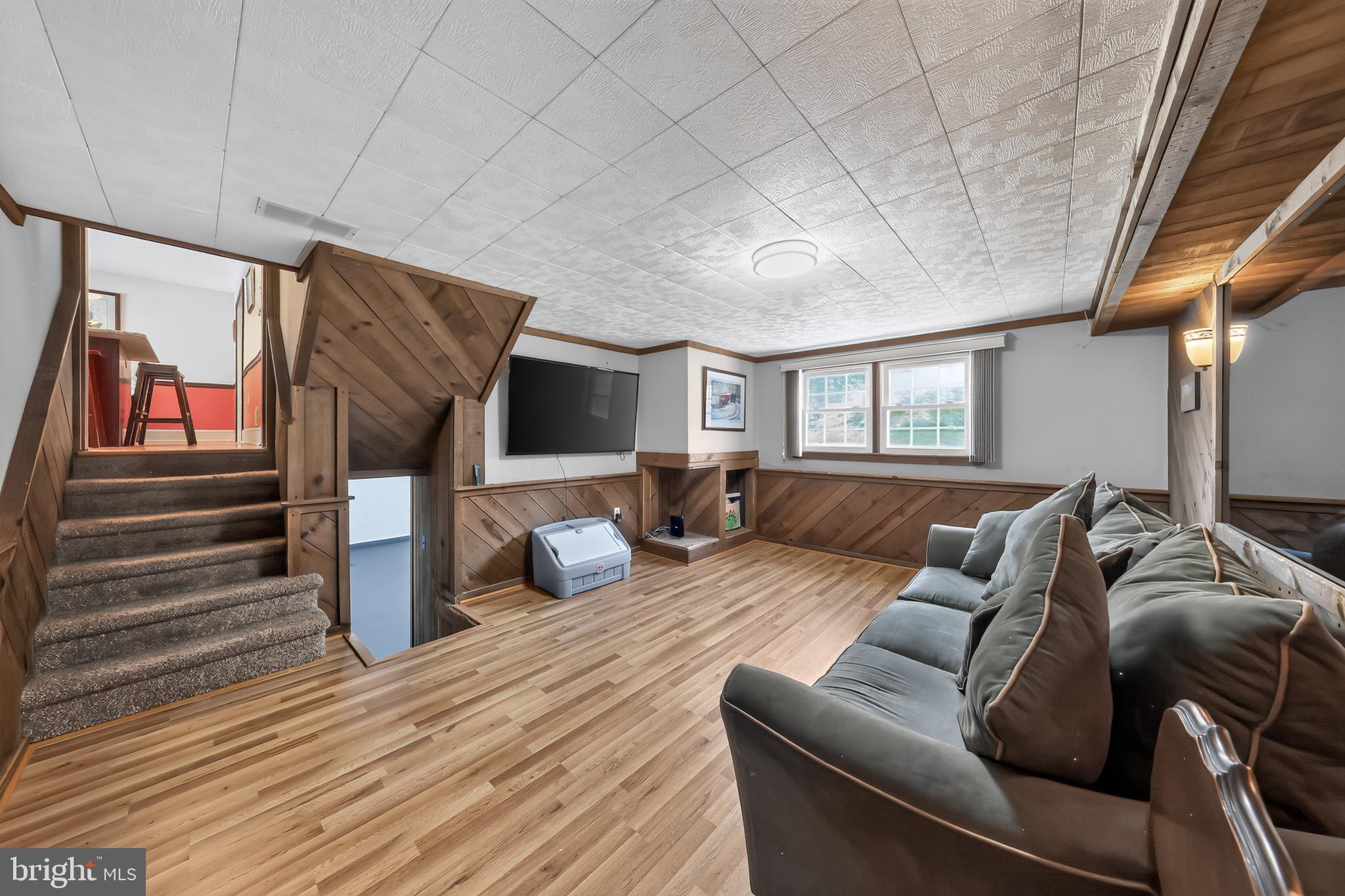 GRAYLYN CREST - Residential