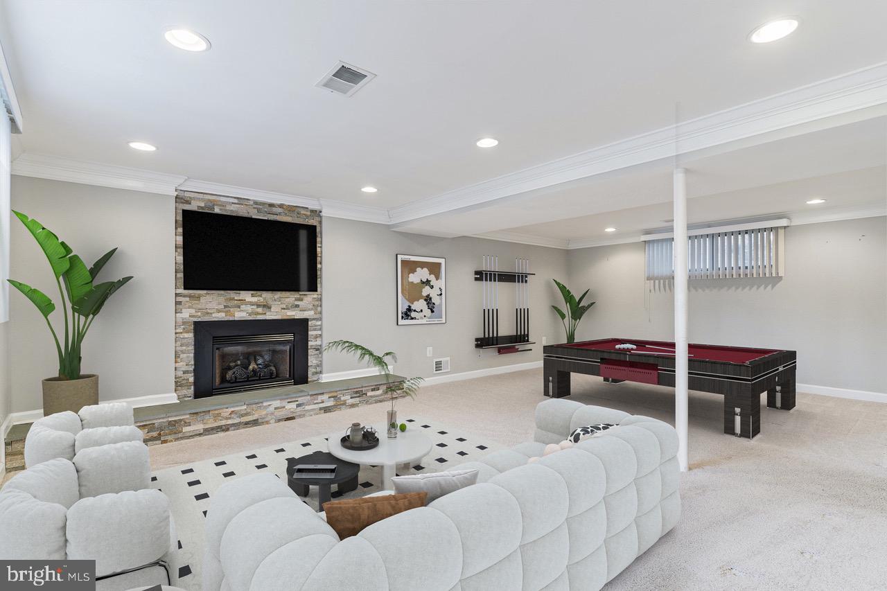 CRESTVIEW MANOR - Residential