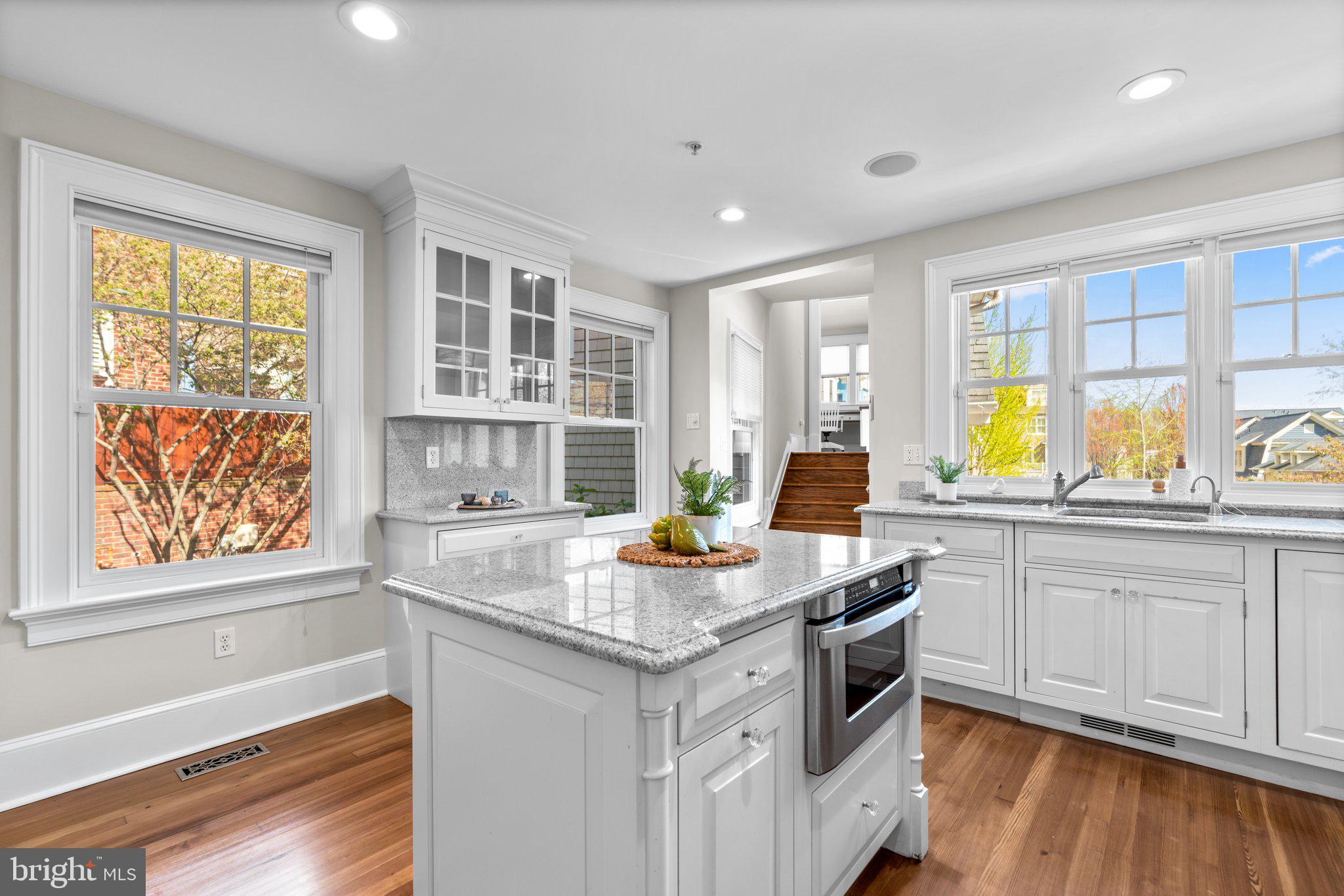 MURRAY HILL - Residential