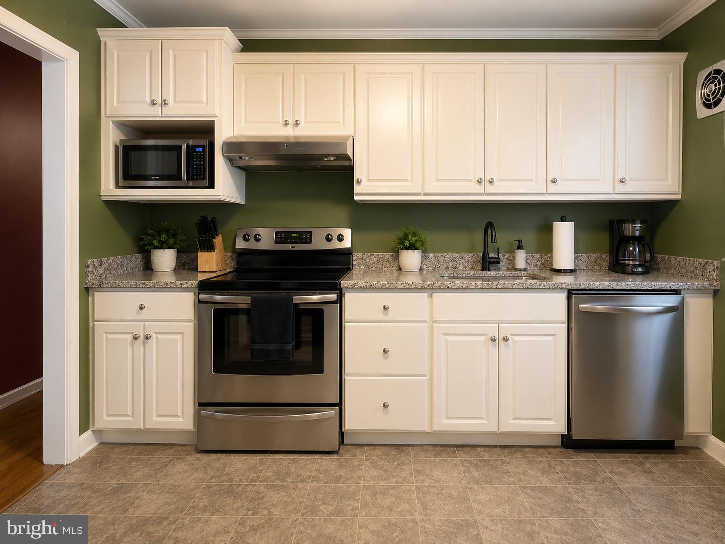 CATONSVILLE MANOR - Residential