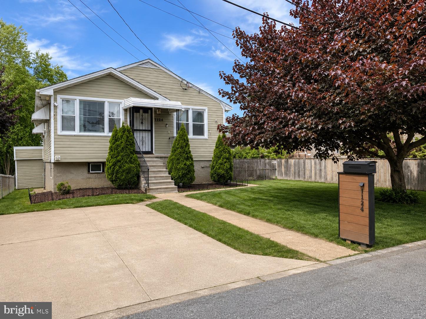CATONSVILLE MANOR - Residential