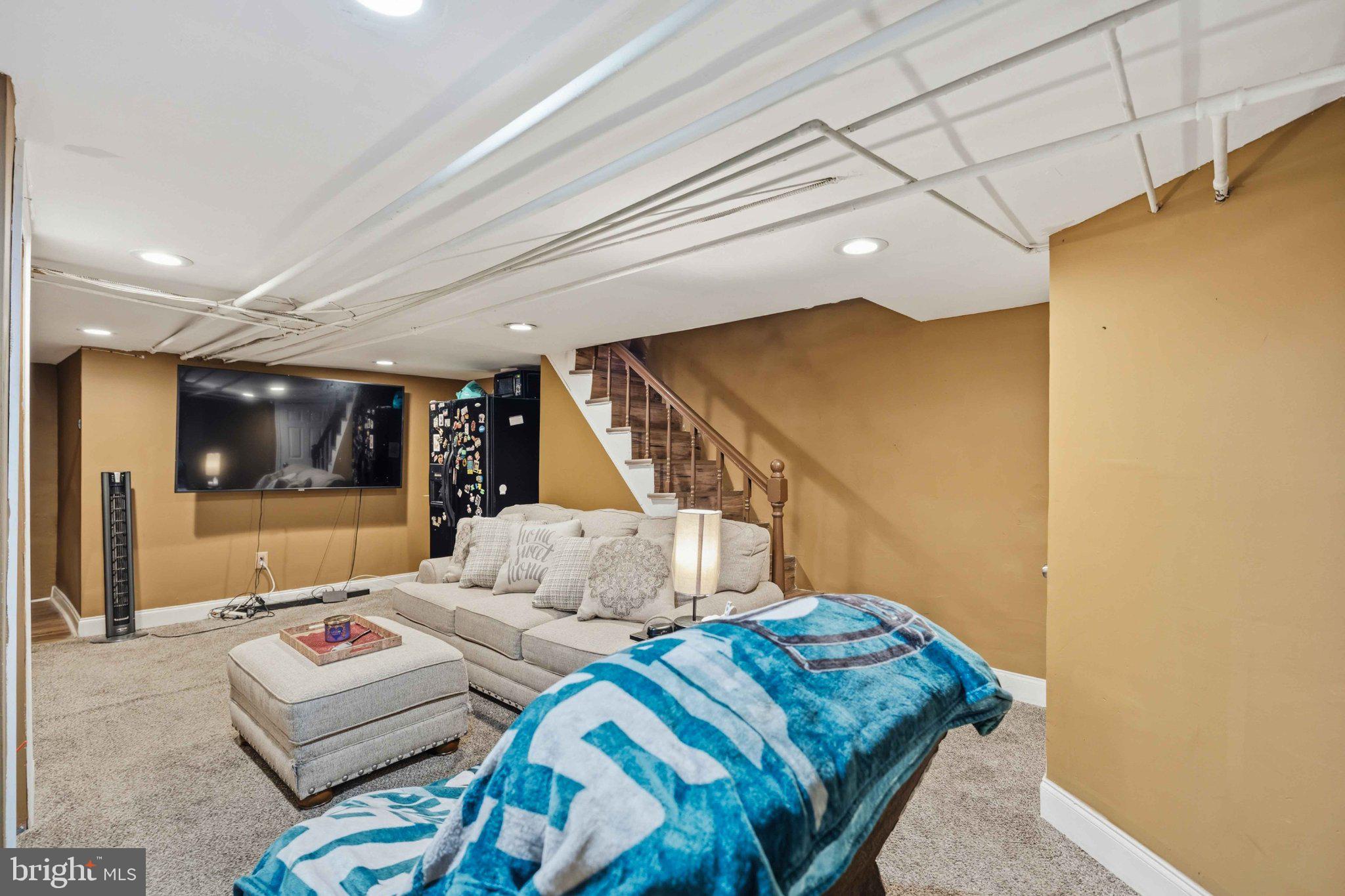WEST OAK LANE - Residential