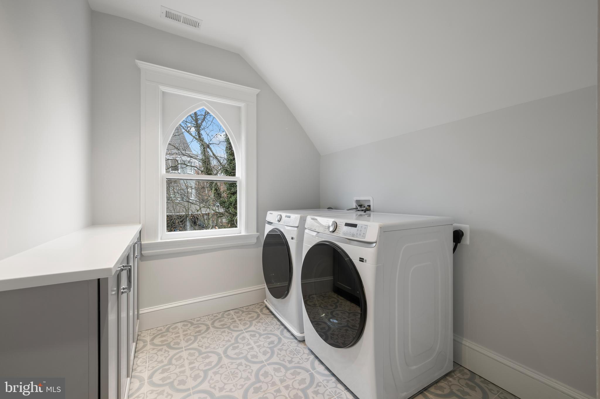 ROLAND PARK - Residential