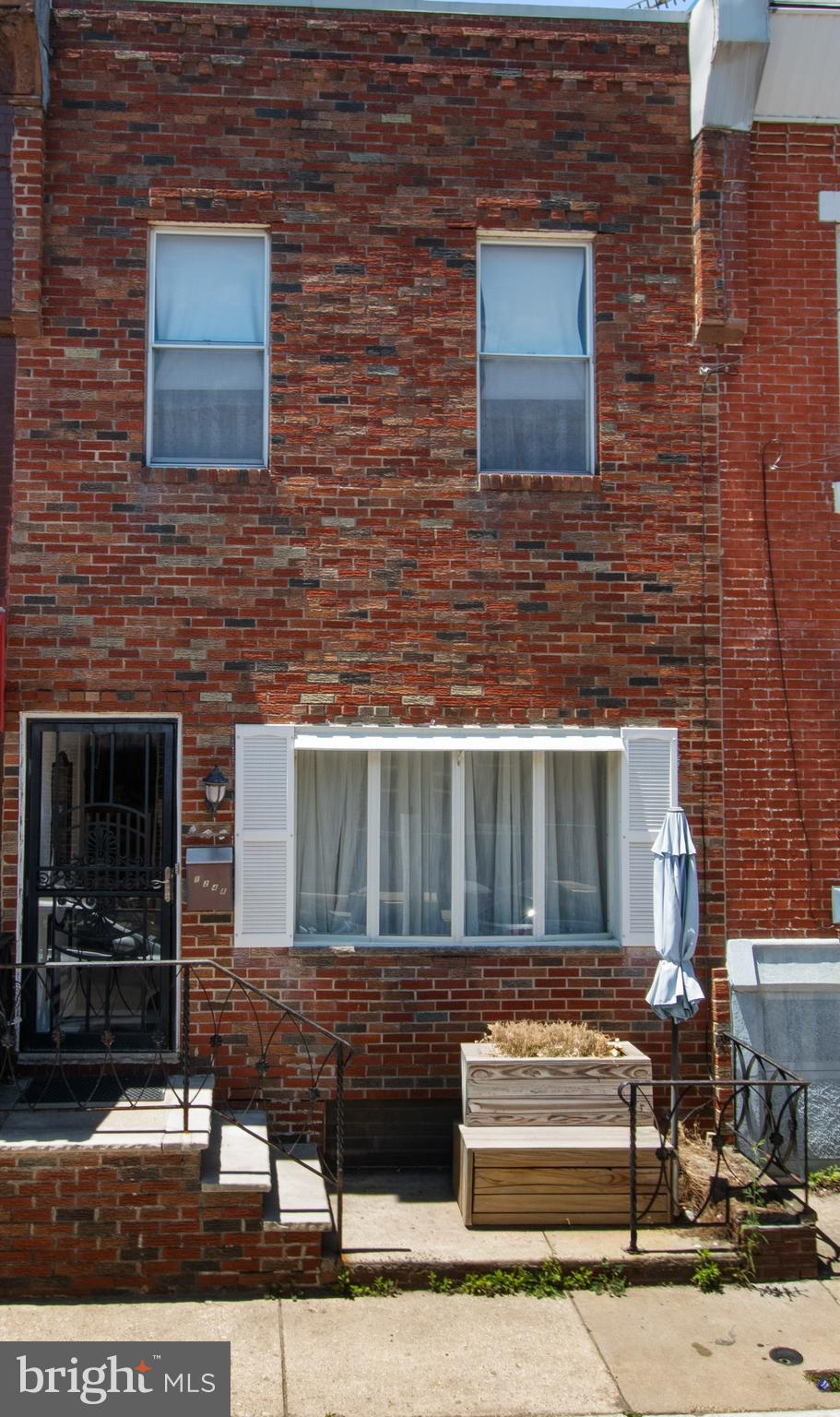 Opportunity awaits! This 3-bedroom, 1-bath townhome offers great potential for investors, first-time buyers, or anyone looking to add their personal touch and build legacy. Featuring a functional floor plan with spacious living areas, this home provides a solid foundation for updates and customization. Whether you're seeking your next investment property, rental opportunity, or a place to create your dream home, the possibilities are endless. Conveniently located near shopping, dining, schools, and major commuting routes. Don't miss this chance to make this property your own and unlock its full potential! Property is being sold As-Is.