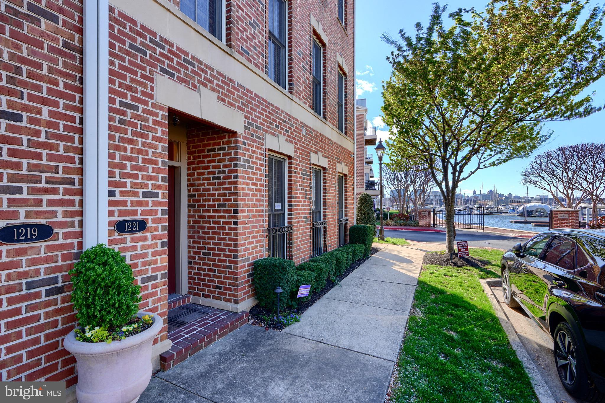 LUXURIOUS END TOWNHOME IN MOORINGS AT LIGHTHOUSE POINT!!  PRIVATE GATED COMMUNITY WITH AMAZING WATERFRONT VIEWS, DIRECT ACCESS TO ANCHORAGE MARINA,  2 CAR GARAGE, AND 2 CARPORT PARKING!  THIS CUSTOM FINISHED HOME HAS LOTS OF NATURAL SUNLIGHT, WALKOUT BALCONY CONNECTED TO LIVING ROOM, A CHEF’S GOURMET KITCHEN, VIKING GAS STOVE, OVEN, AND HOOD RANGE!  GRANITE COUNTERTOPS, WITH BREAKFAST BAR, SUBZERO FRIDGE AND FREEZER! WITH 3 BED AND 3.5 BATH, HARDWOOD FLOORING, OPEN OFFICE SPACE ON THE THIRD FLOOR, PRIMARY SUITE WITH BALCONY, HUGE WALK IN CLOSET, SPA LIKE BATHROOM WITH A SEPARATE SHOWER, MARBLE FLOORING, AND AQUATIC MILLENNIUM TUB!  THIS HOME WILL CHECK OFF ALL THE BOXES! ALSO COMES WITH INNER CONNECTED SOUND/SPEAKER SYSTEM, GAS FIREPLACE, PREMIER WATERFRONT LOCATION AND CLOSE TO EVERYTHING IN CANTON!  SCHEDULE YOUR SHOWING TODAY!!