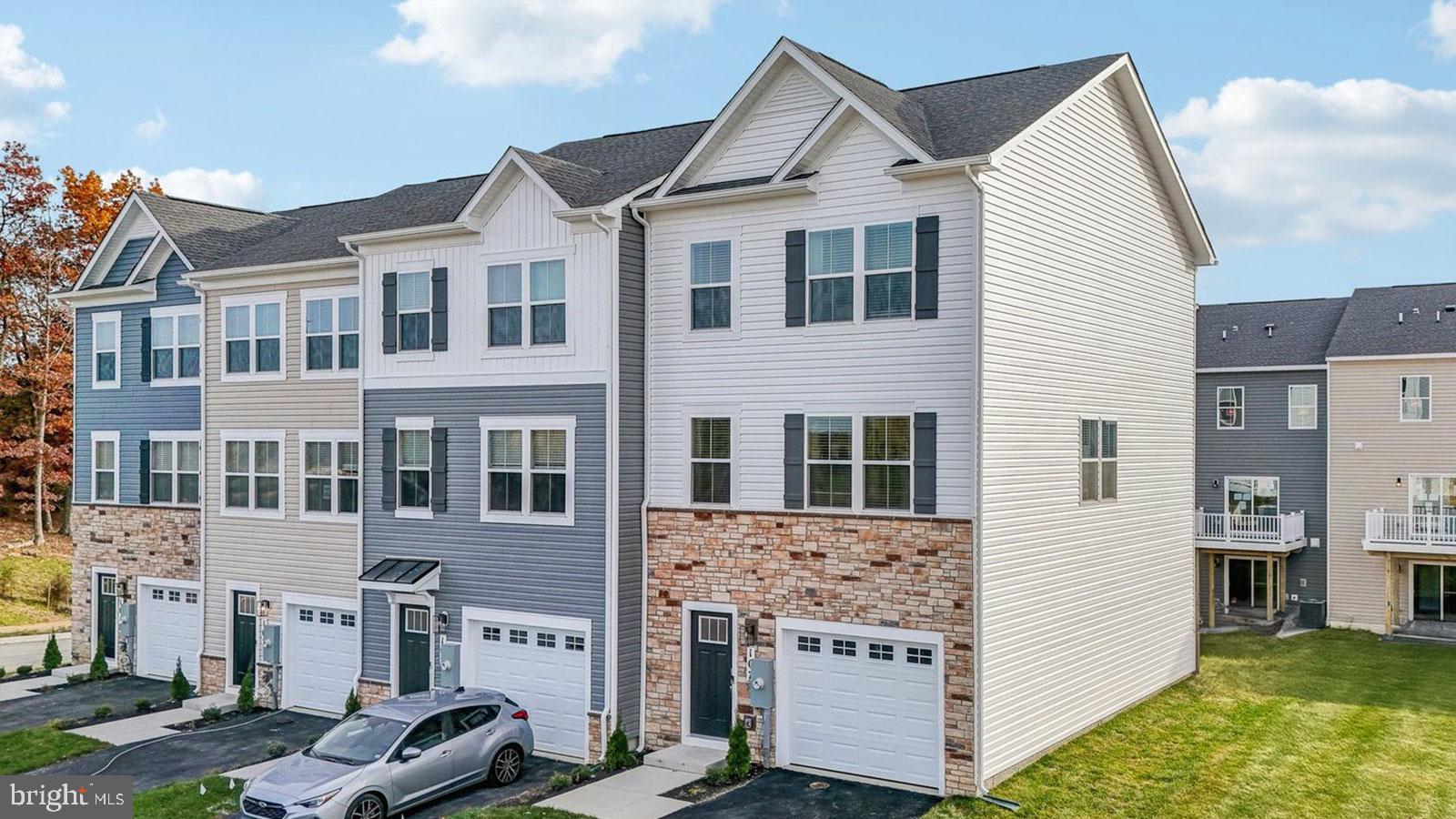 RETREAT AT WINDING CREEK - Residential