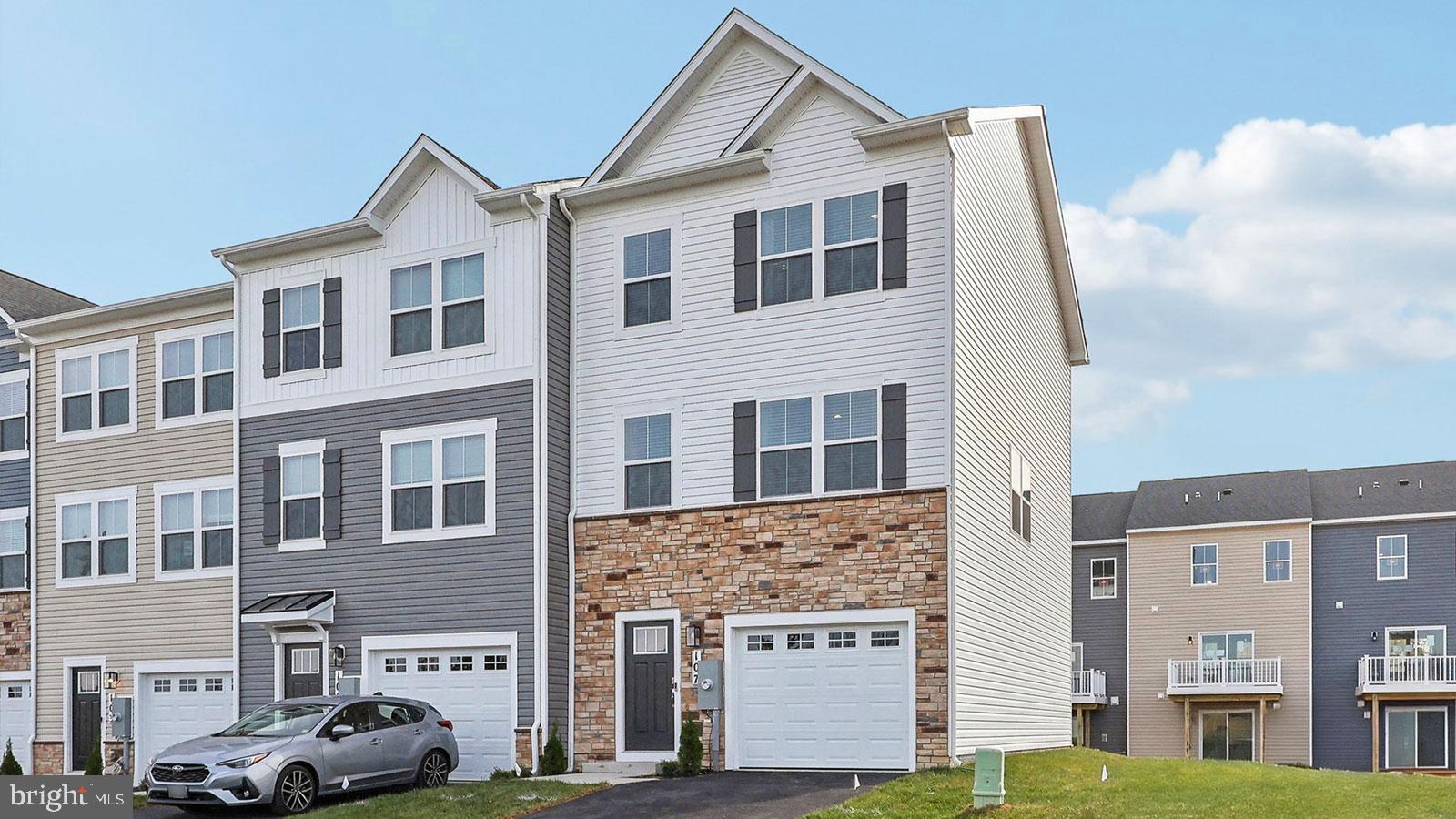 RETREAT AT WINDING CREEK - Residential