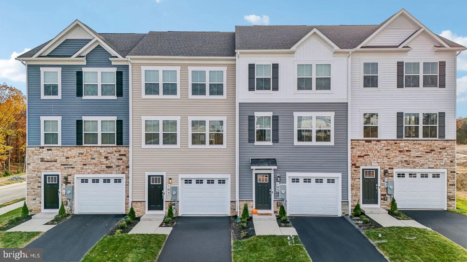 The Adams townhome design comes complete with 4 bedrooms, 3.5 bathrooms, and a 1 car garage. You will love the granite countertops, stainless steel appliances, and recessed lighting in the kitchen. Create the
 4th bedroom of your dreams in the lower level bonus space! Other highlights include: Spacious 9 ft ceilings on the main level, over-sized kitchen island, upgraded cabinets, stainless steel appliances, luxury plank flooring on main level and the Home is Connected technology. May Delivery.
Up to $6,500 total closing cost is tied to the use of DHI Mortgage.
*Photos, 3D tours, and videos are representative of plan only and may vary as built.*