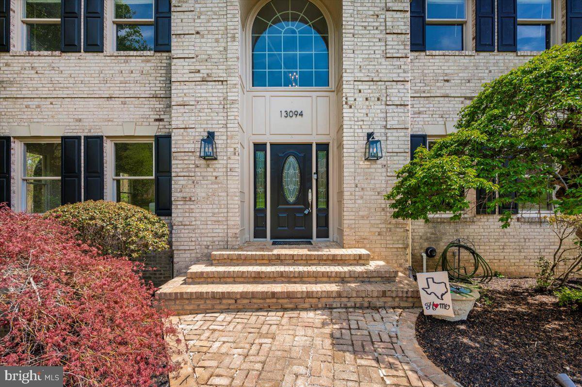 TWELVE HILLS - Residential