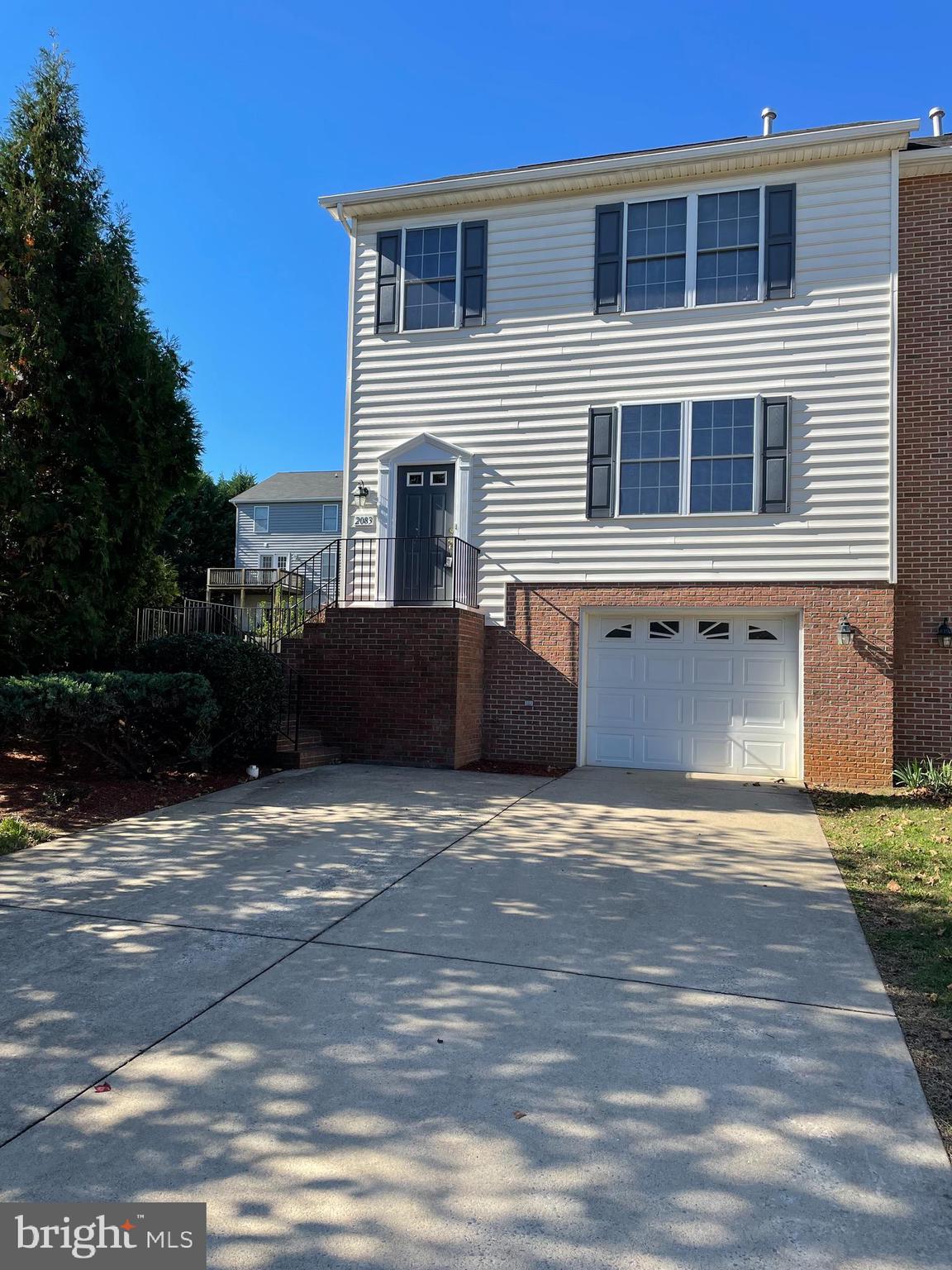 Three level duplex in sought after area in Winchester- Orchard Hill. Three bedrooms and two full baths which includes a master bathroom and walk-in closet. Hardwood floors throughout the main level, carpet in the upstairs bedrooms.  New to Newer flooring in all bathrooms. Ample closet space, with a large kitchen, dining area and pantry. Washer & dryer and additional storage space in basement. Over-sized one car garage. This is a very well maintained unit! Pets considered on a case by case basis.  Pet deposit would apply.  All utilities are to be paid for by tenant. Tenant is responsible for all of lawn maintenance, snow removal, etc.
See Documents for application process.