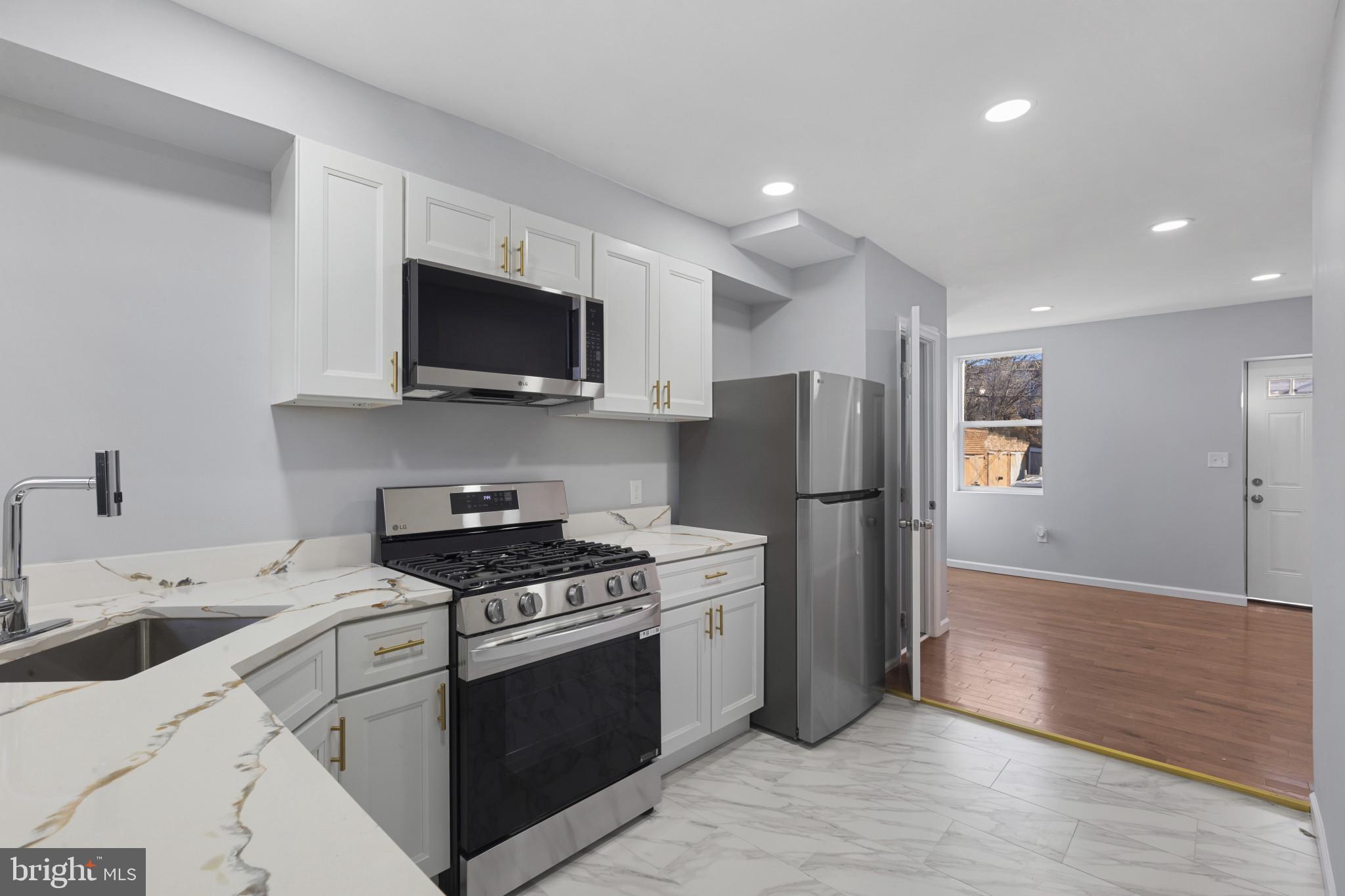 WYMAN PARK HAMPDEN - Residential