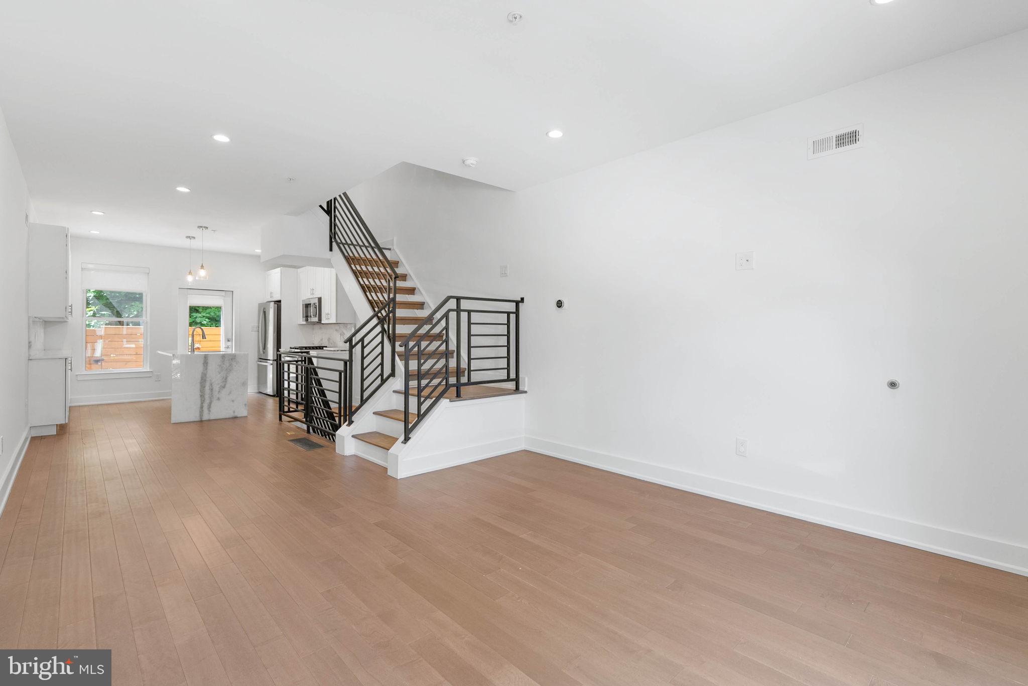 DICKINSON NARROWS - Residential