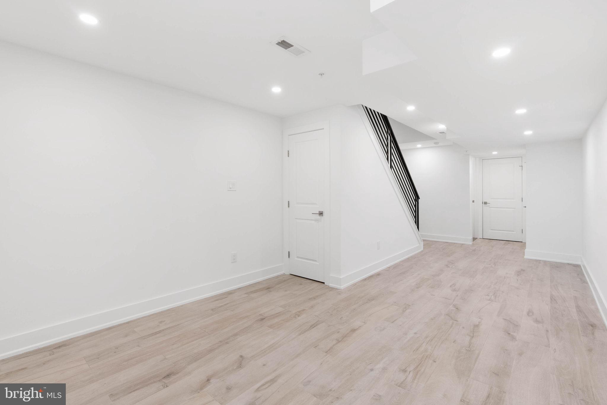 DICKINSON NARROWS - Residential