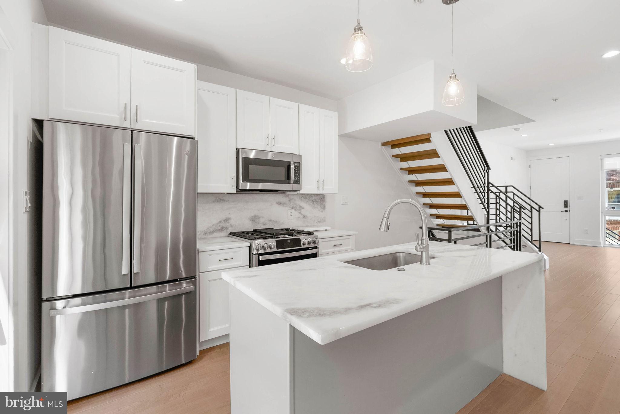 DICKINSON NARROWS - Residential
