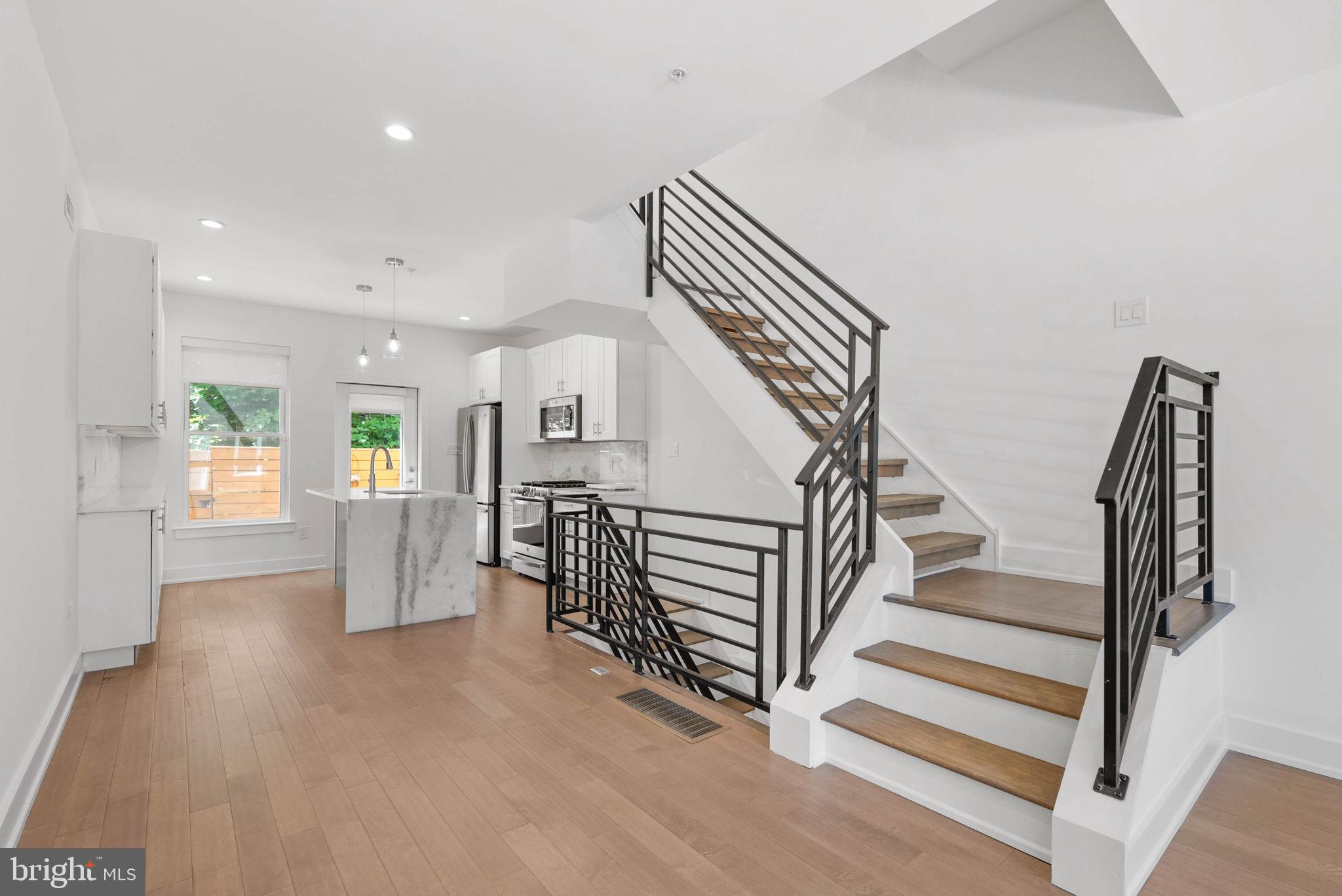 DICKINSON NARROWS - Residential
