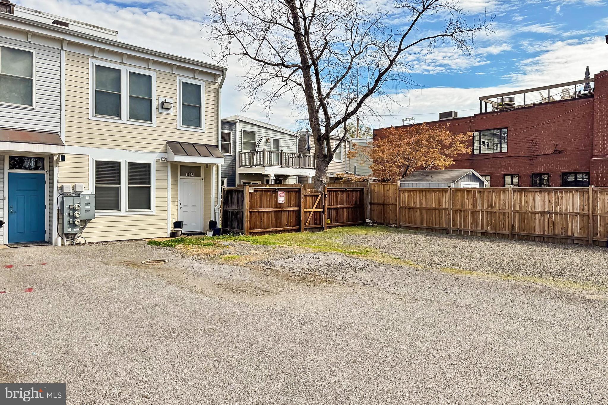 OLD TOWN - Commercial Sale