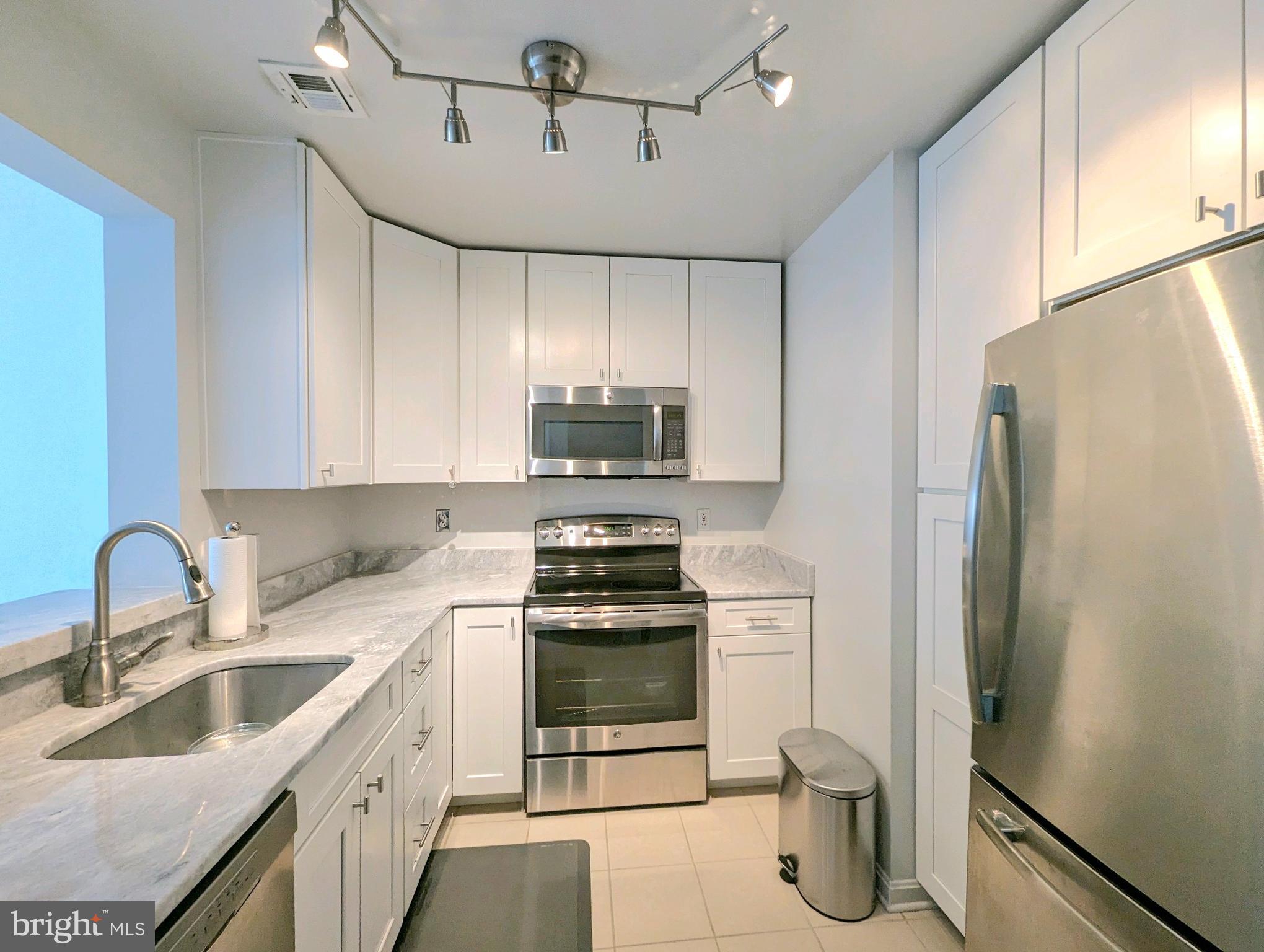 Immerse yourself in the splendor of this penthouse condominium at 23 Pierside Drive, nestled within Harborview's picturesque waterfront community. Boasting nearly 1000 sq ft of luxurious living space, this 1-bed, 1-bath residence features a breathtaking sunroom that could be used for an office, reading nook or breakfast area, adding an extra layer of perfection. The expansive living area is enhanced by magnificent cathedral ceilings, creating an atmosphere of grandeur. Step into a delightfully designed kitchen transformed by the homeowner, adorned with granite countertops, sleek white cabinets, and stainless steel appliances. Enjoy the comfort of plush white carpeting in the living room and bedroom areas, while the kitchen, bathroom, and sunroom feature elegant tile flooring. Organization is a breeze with walk-in closets and a conveniently stacked washer and dryer. For unparalleled tranquility, revel in the serene ambiance of the sunroom as the windows overlook the private and peaceful courtyard. Experience the epitome of refined living in this meticulously maintained condominium building. For those who love online shopping, rest easy knowing that our 24-hour concierge service includes a spacious package room to secure your deliveries. Cyclists can register their bicycles for convenient storage with our front desk. Need to take care of business? The lobby's conference room is well-equipped with a printer, copier, and fax machine. As you indulge in a variety of dining options such as Tabrizi's and Di Pasquale's located in your very own community, revel in sweeping views of the Inner Harbor and the iconic Dominos Sugar sign. Your peace of mind is our priority, with onsite security and private parking ensuring a secure and comfortable living experience at 23 Pierside. Welcome to a community that combines luxury, convenience, and charm.