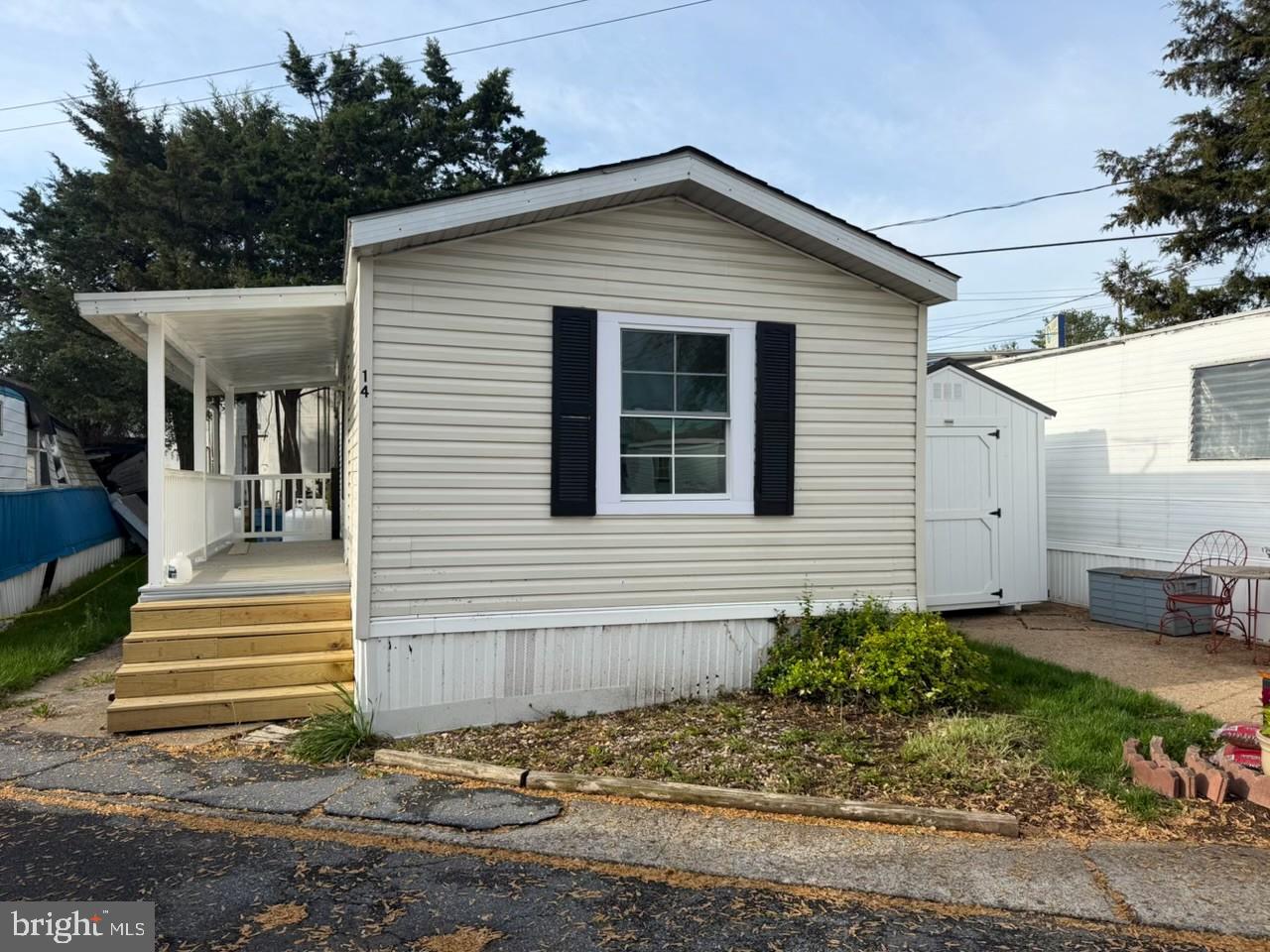 Renovated in 2026, ready to move into this singlewide (2 beds,1 bath). $645 monthly lot rent in Lisa Lakes MHP.  Buyer can purchase 1 yr home warranty (optional). See 27 pics.  Walk to restaurant and lake.