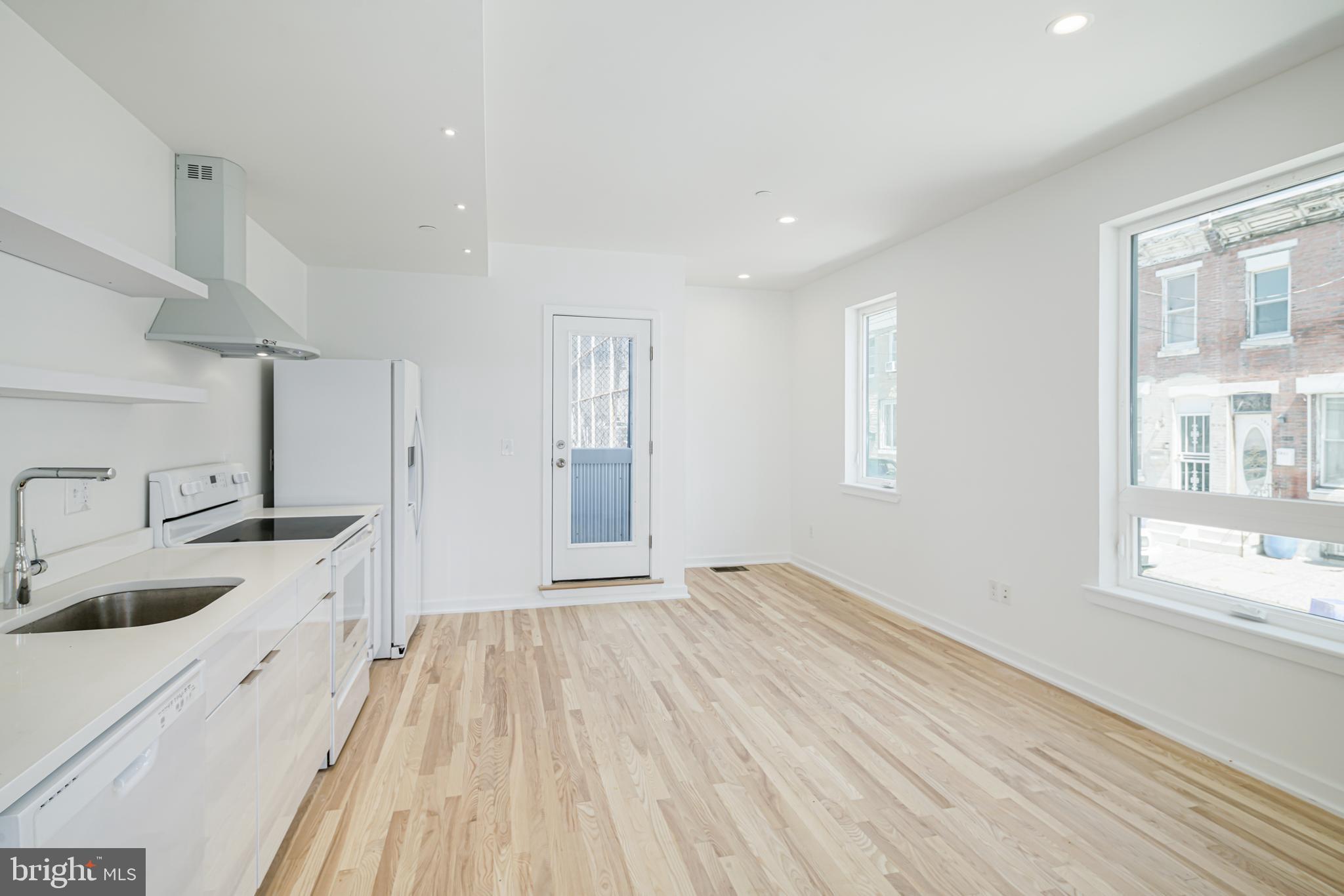 EAST KENSINGTON - Commercial Sale